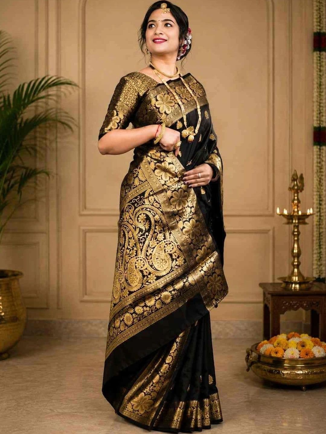 HERE&NOW Women Banarasi Silk Woven Work Saree thumbnail 3