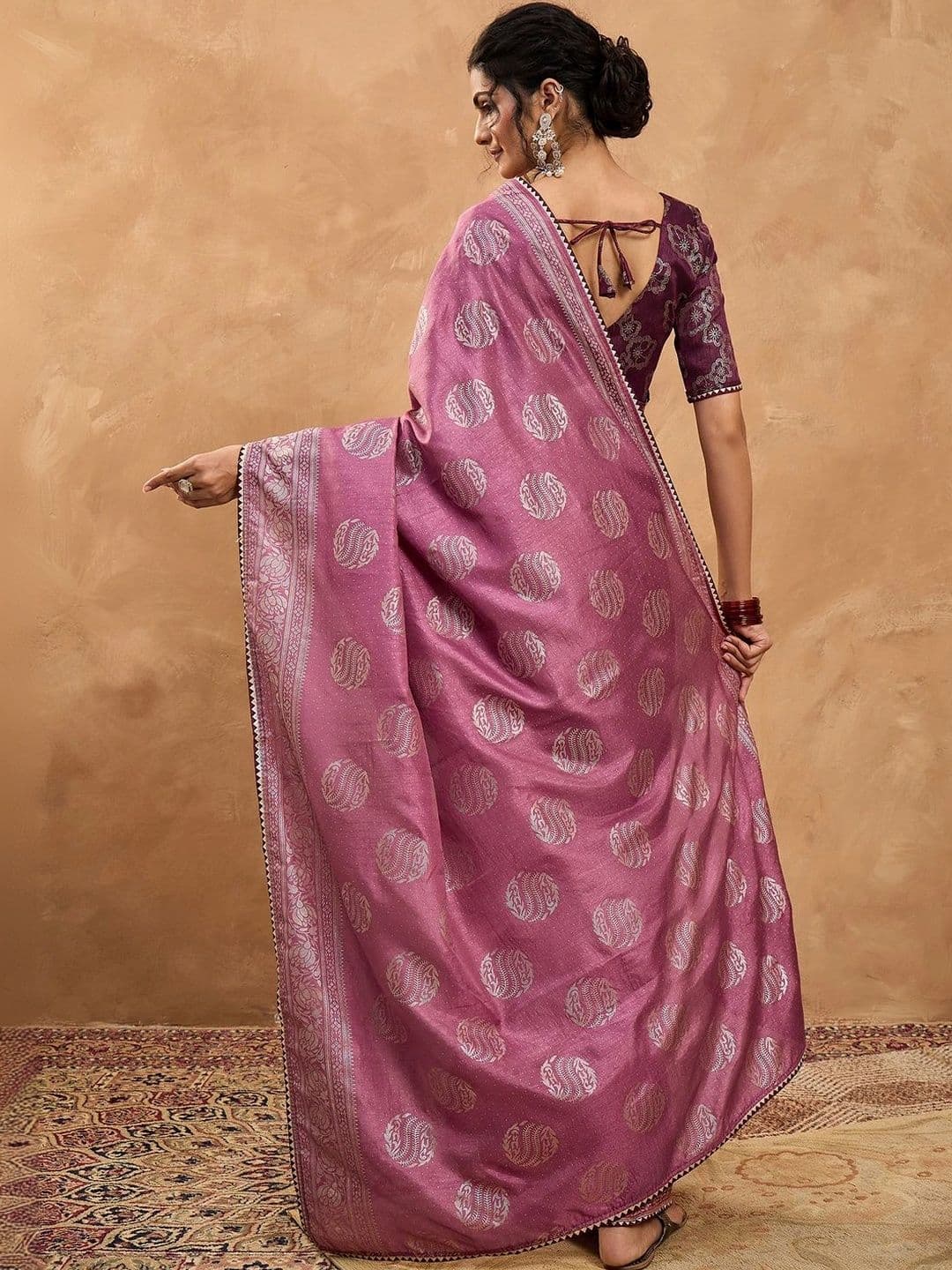 Sangria Embellished Zari Silk Blend Designer Banarasi Saree thumbnail 7