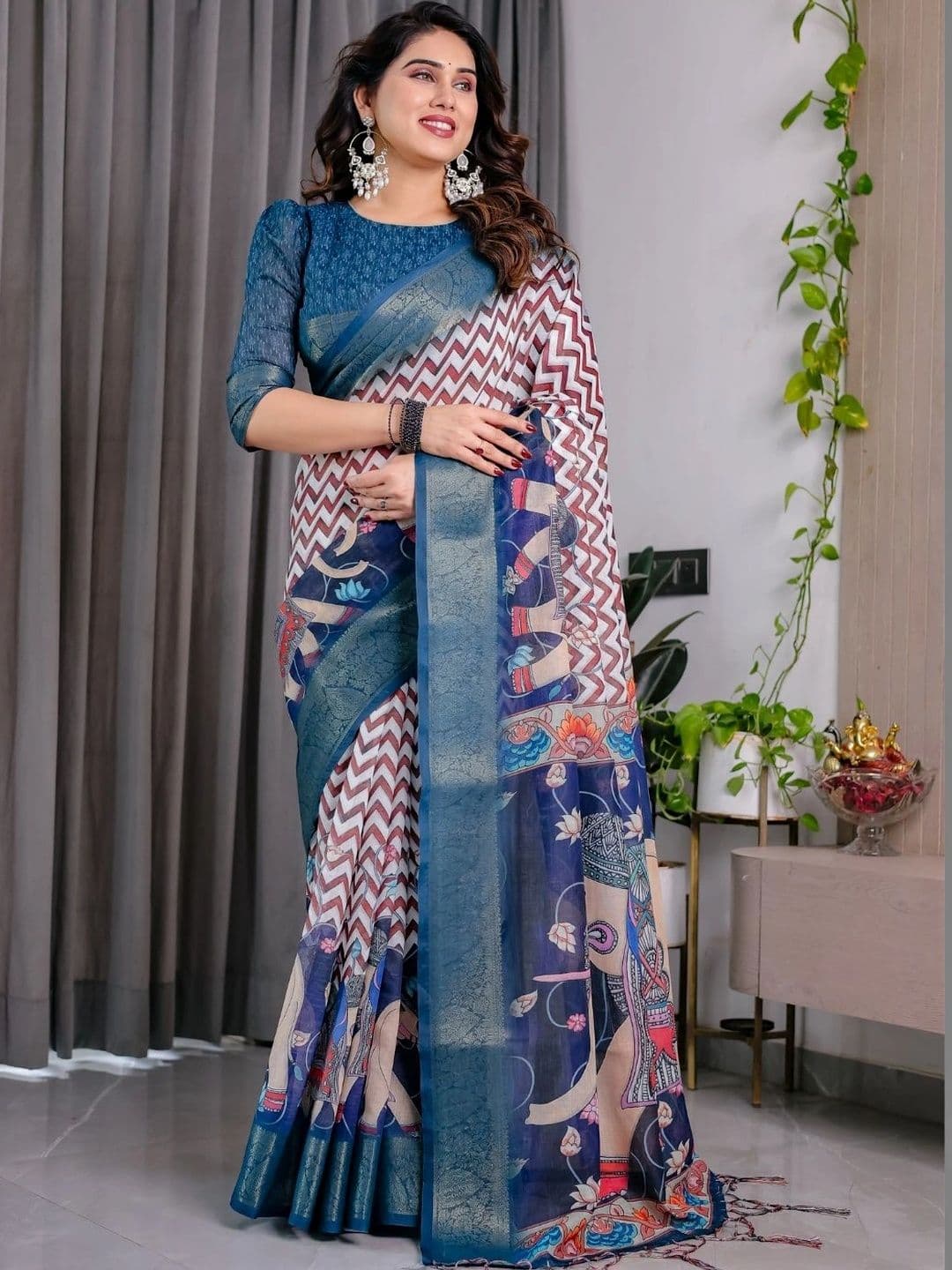 Mitera Women Floral Zari Silk Blend Designer Saree thumbnail 7
