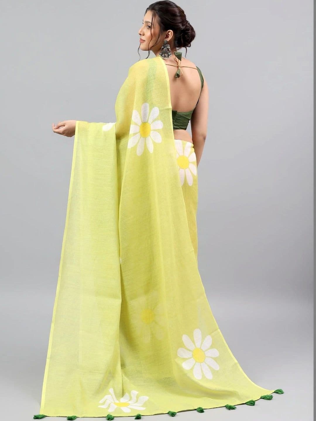 Pixie lane Women  Floral Linen Blend Saree thumbnail 7