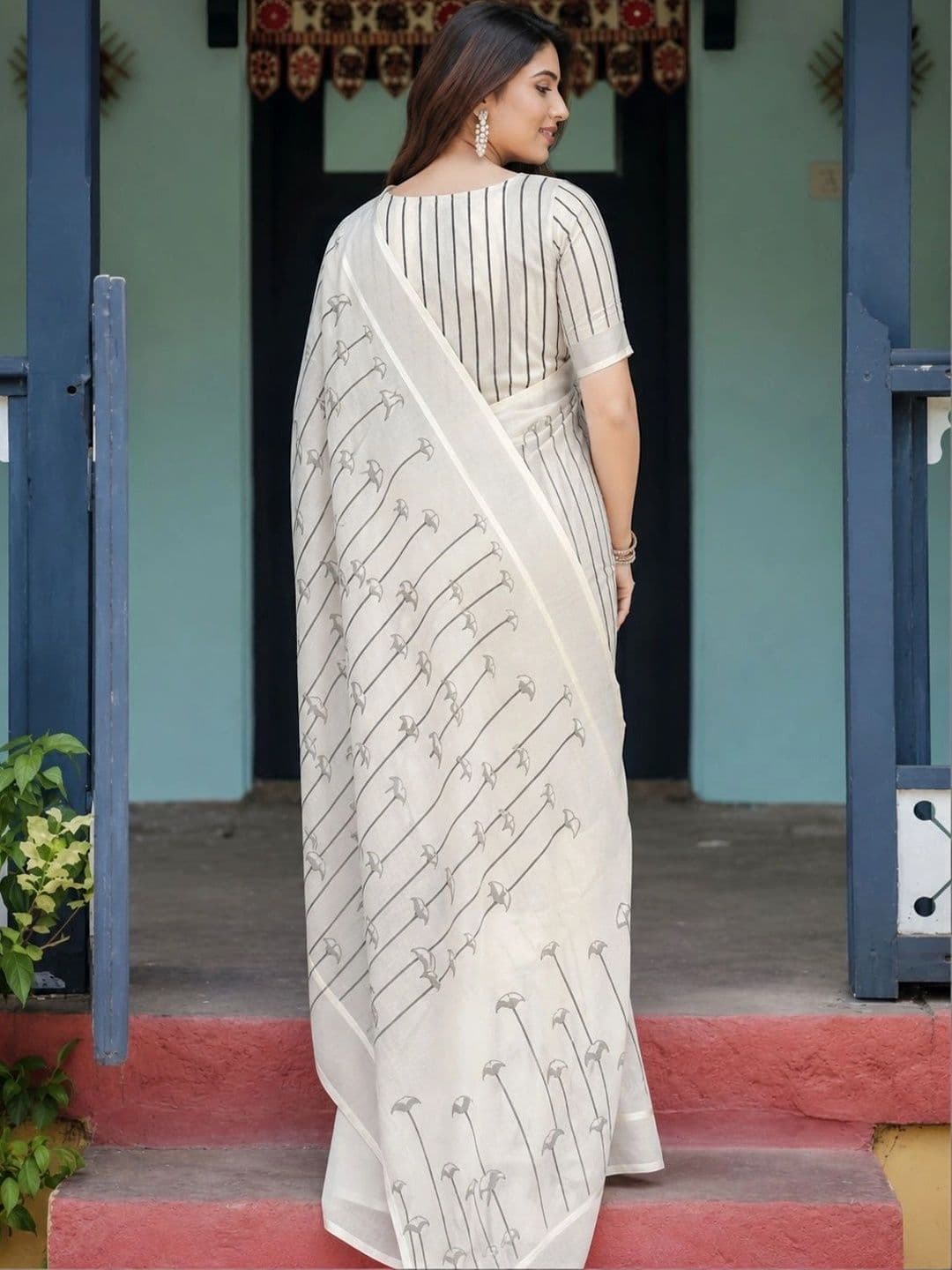 Peachmode Striped Linen Blend Saree thumbnail 3