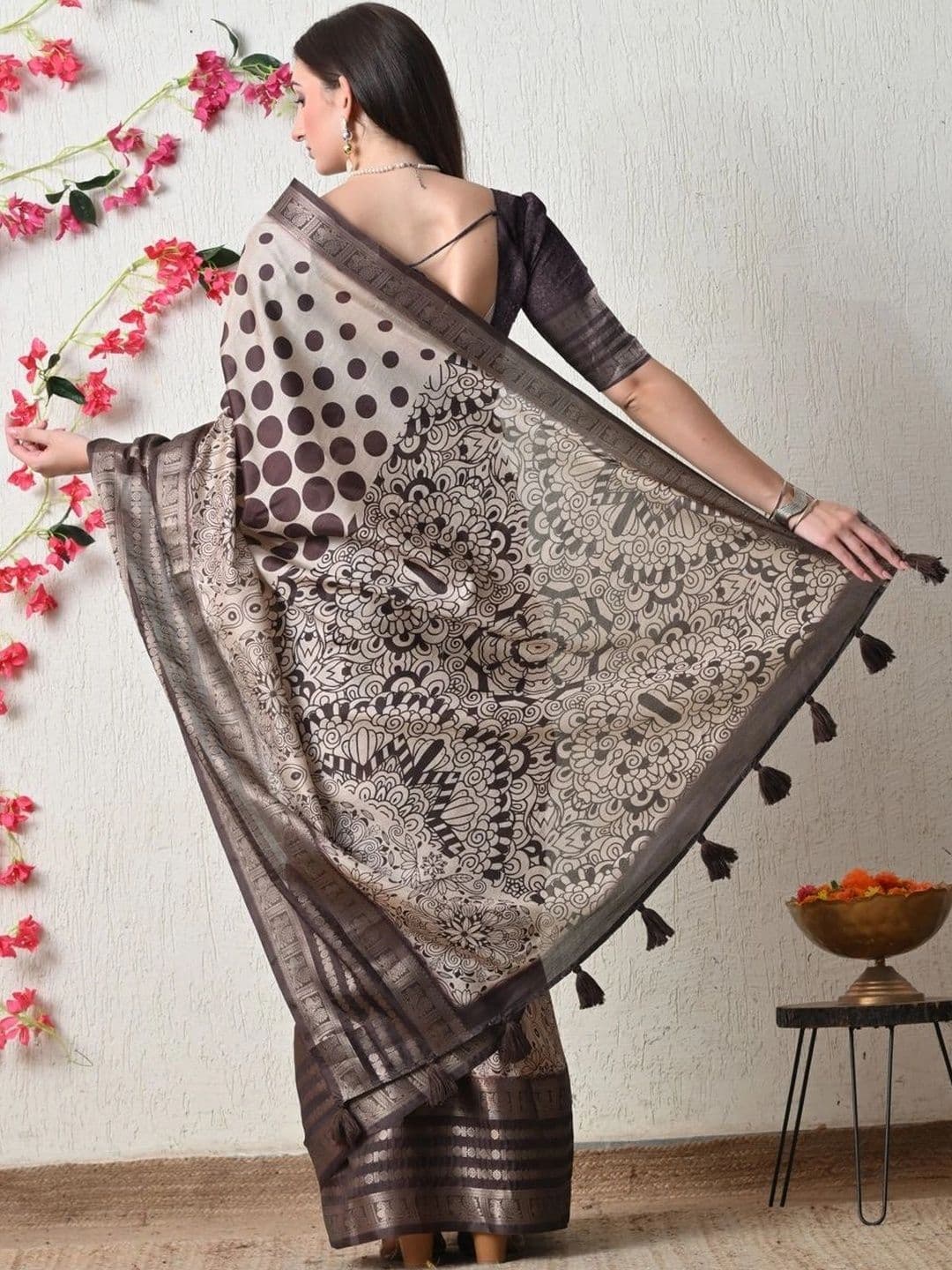 KALINI Polka Dot Printed Silk Cotton Saree thumbnail 5
