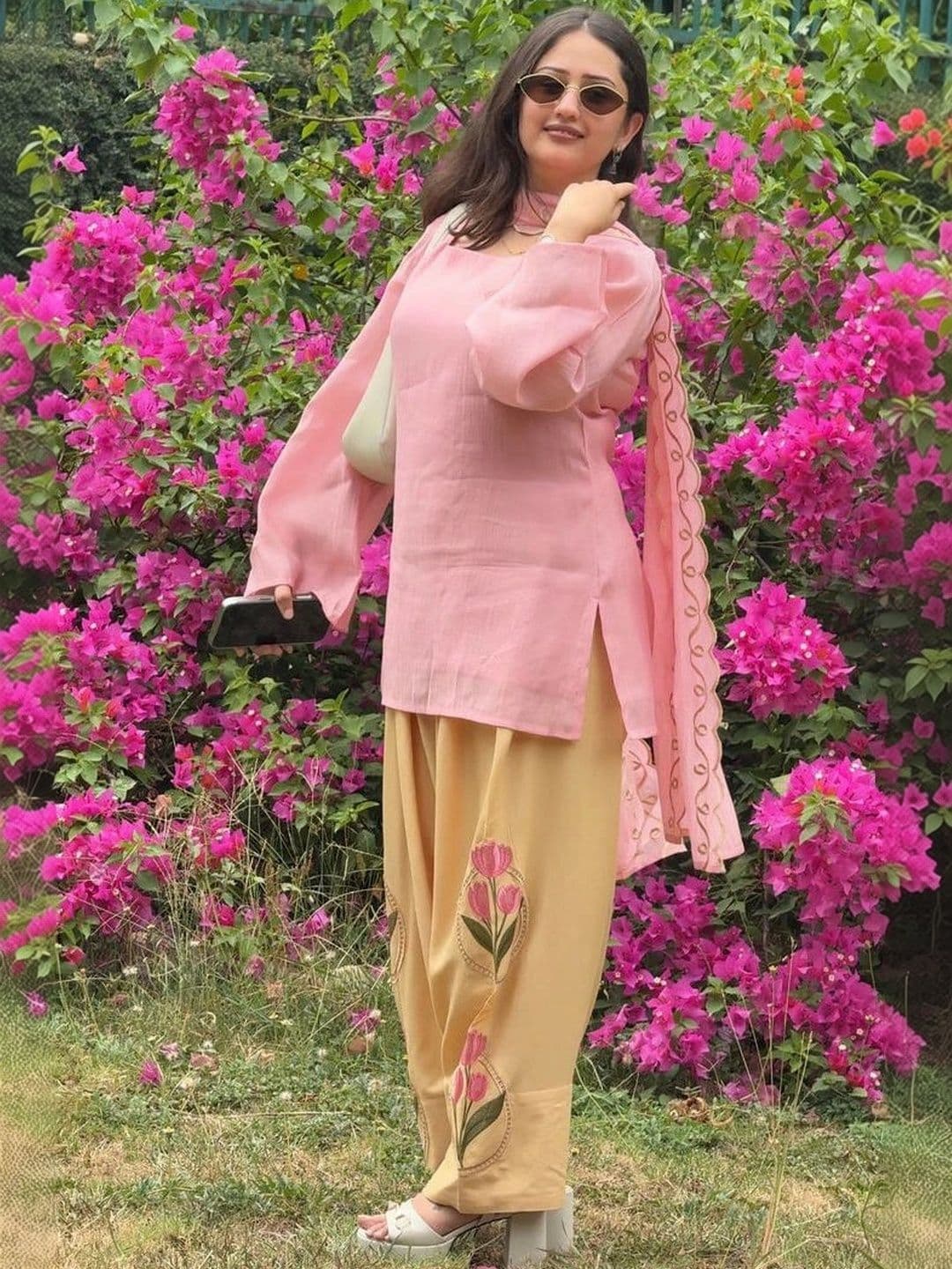 SMITSAREE Women Floral Regular Kurta with Patiala & Dupatta thumbnail 4