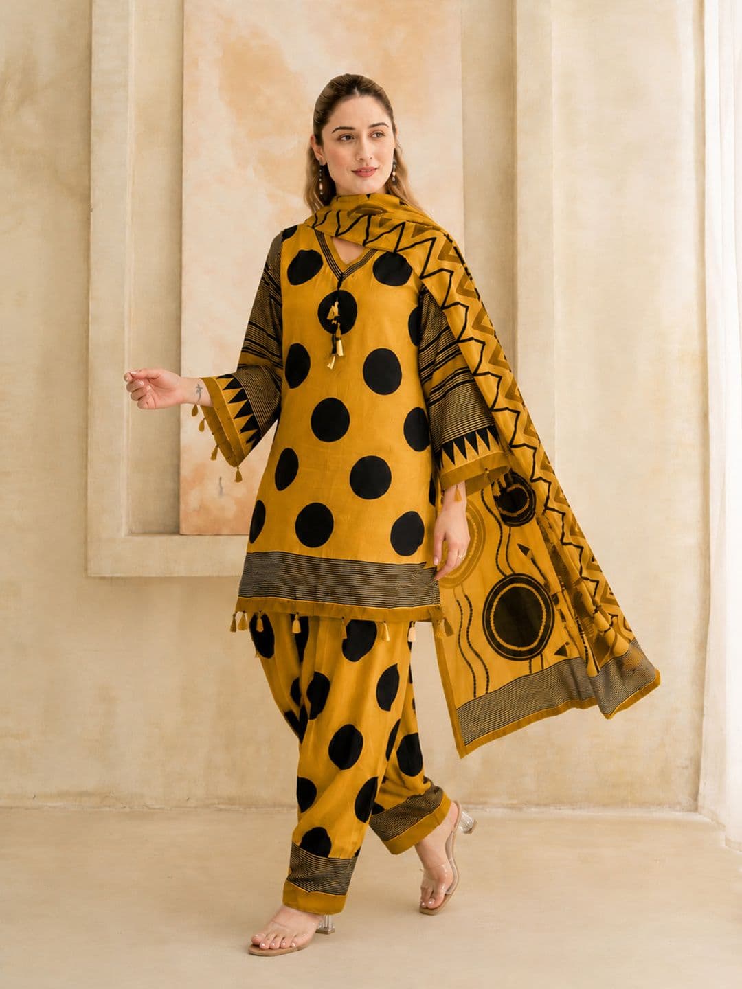 Sangria Women Printed Regular Kurta with Patiala & With Dupatta thumbnail 5