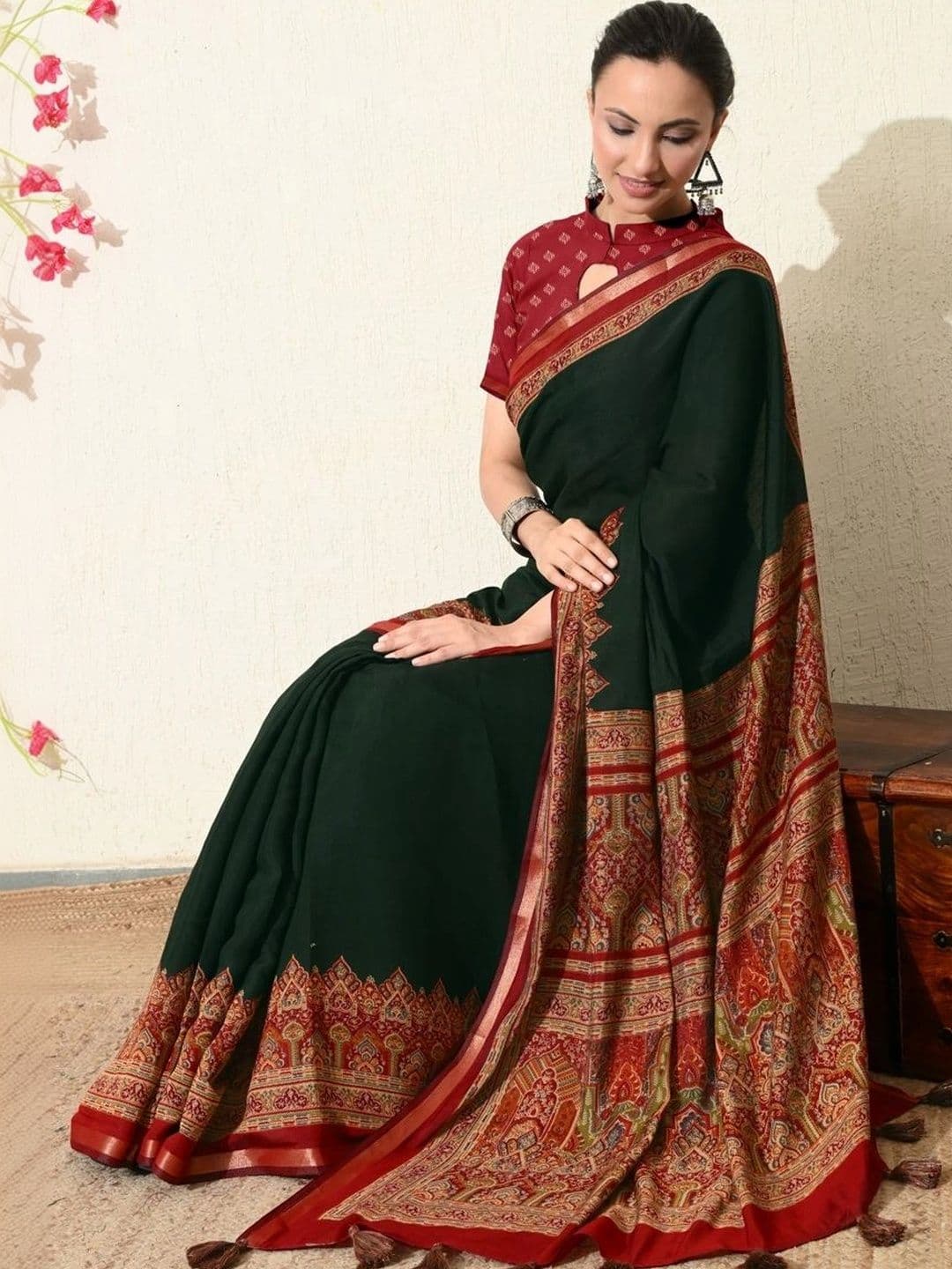 KALINI Women Ethnic Motifs Saree thumbnail 4