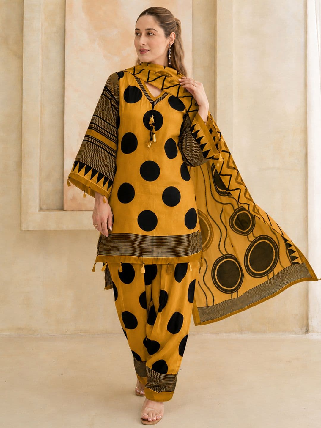 Sangria Women Printed Regular Kurta with Patiala & With Dupatta thumbnail 2