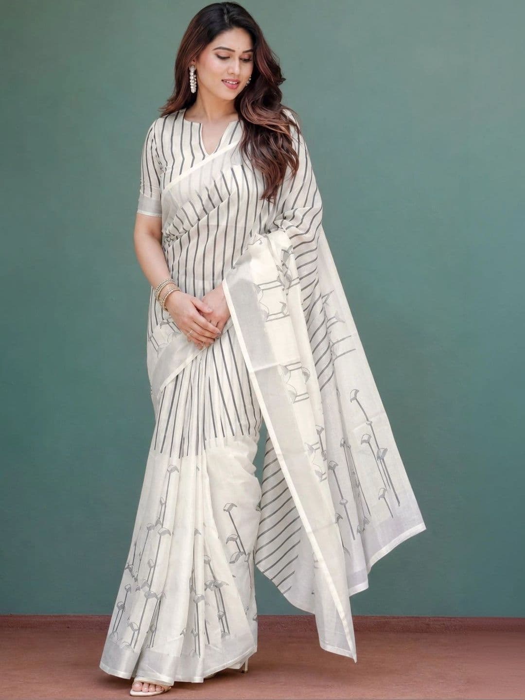 Peachmode Striped Linen Blend Saree thumbnail 4