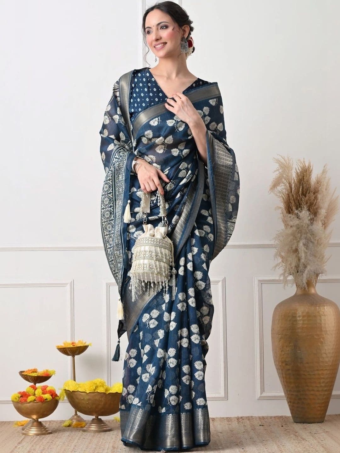 KALINI Women Floral Printed Art Silk Saree thumbnail 4