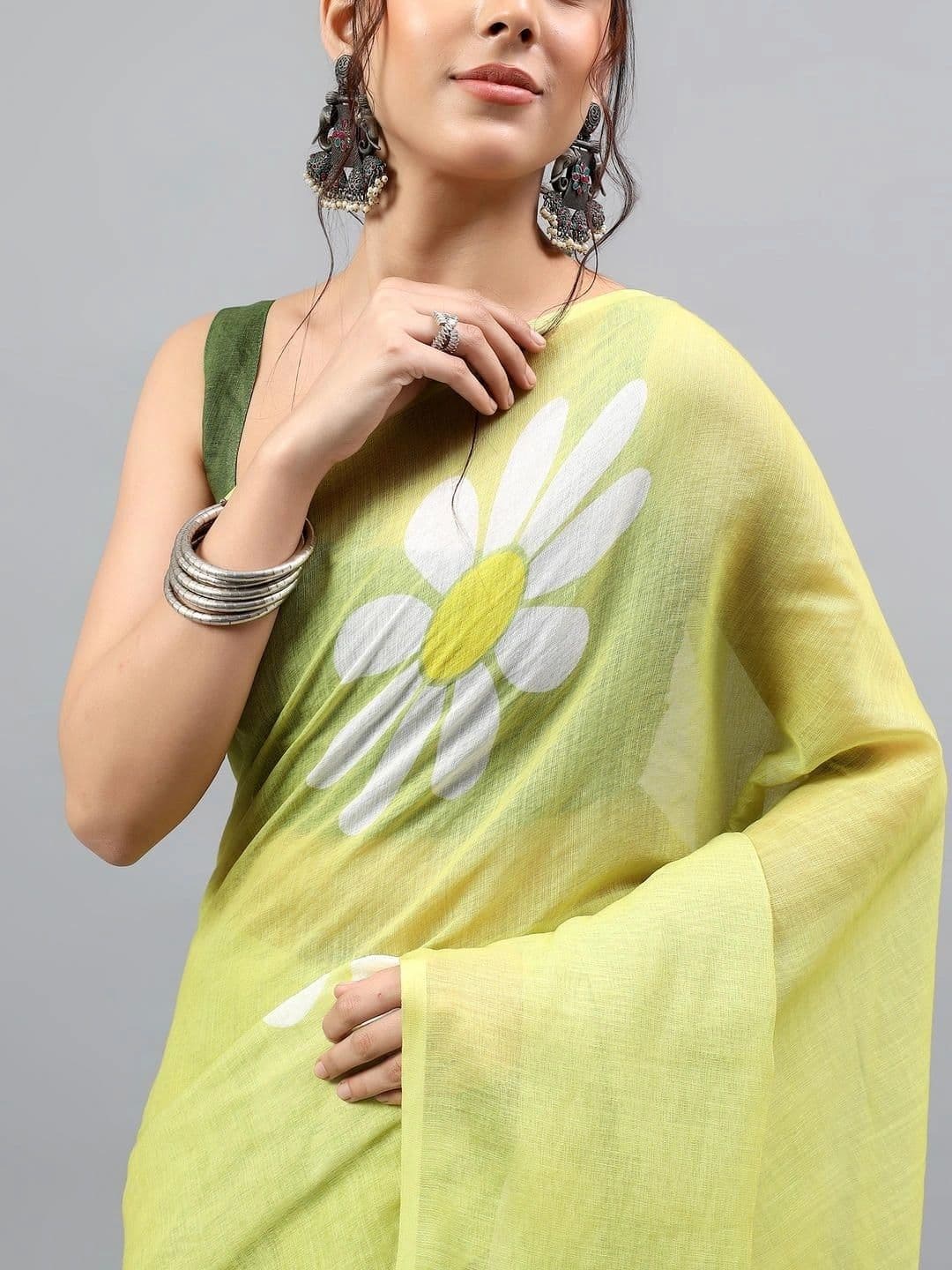 Pixie lane Women  Floral Linen Blend Saree thumbnail 6