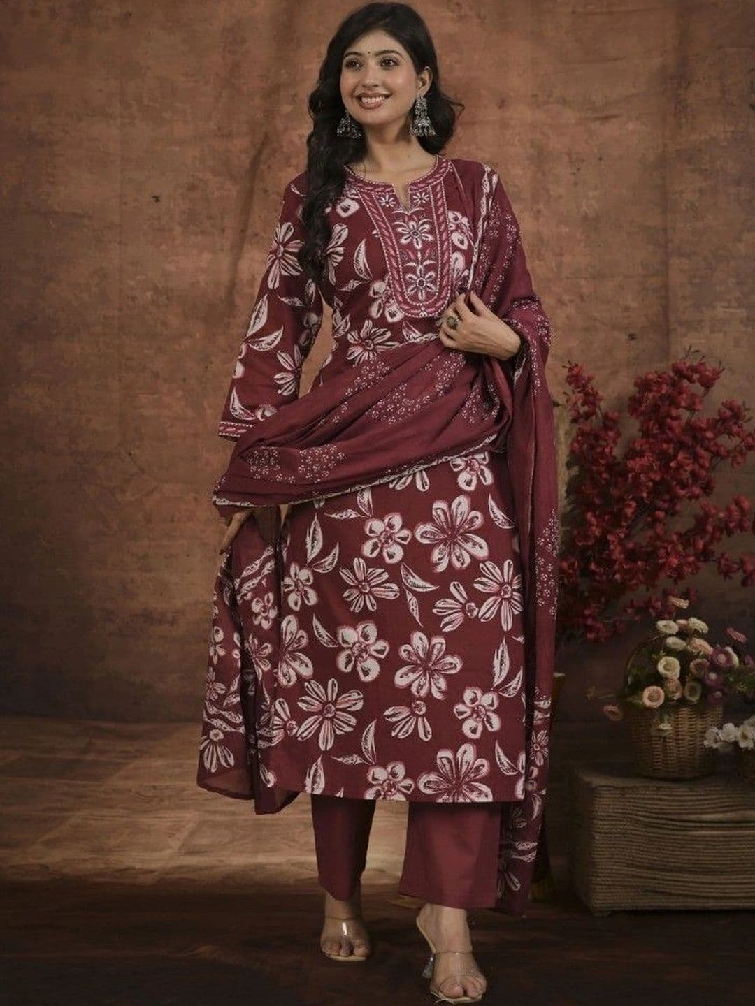 Yashee Women Floral Printed Regular Thread Work Pure Cotton Kurta with Palazzos & With Dupatta thumbnail 2