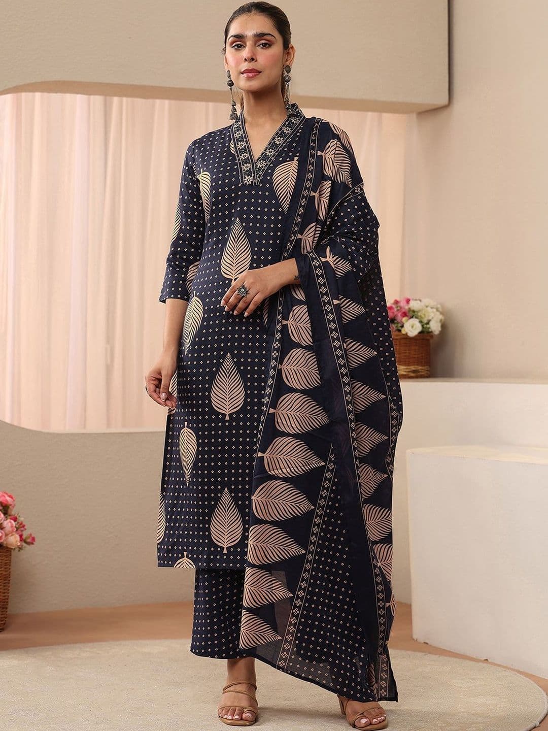 Gerua By Libas Women Floral Printed Regular Kurta with Trousers & With Dupatta thumbnail 3