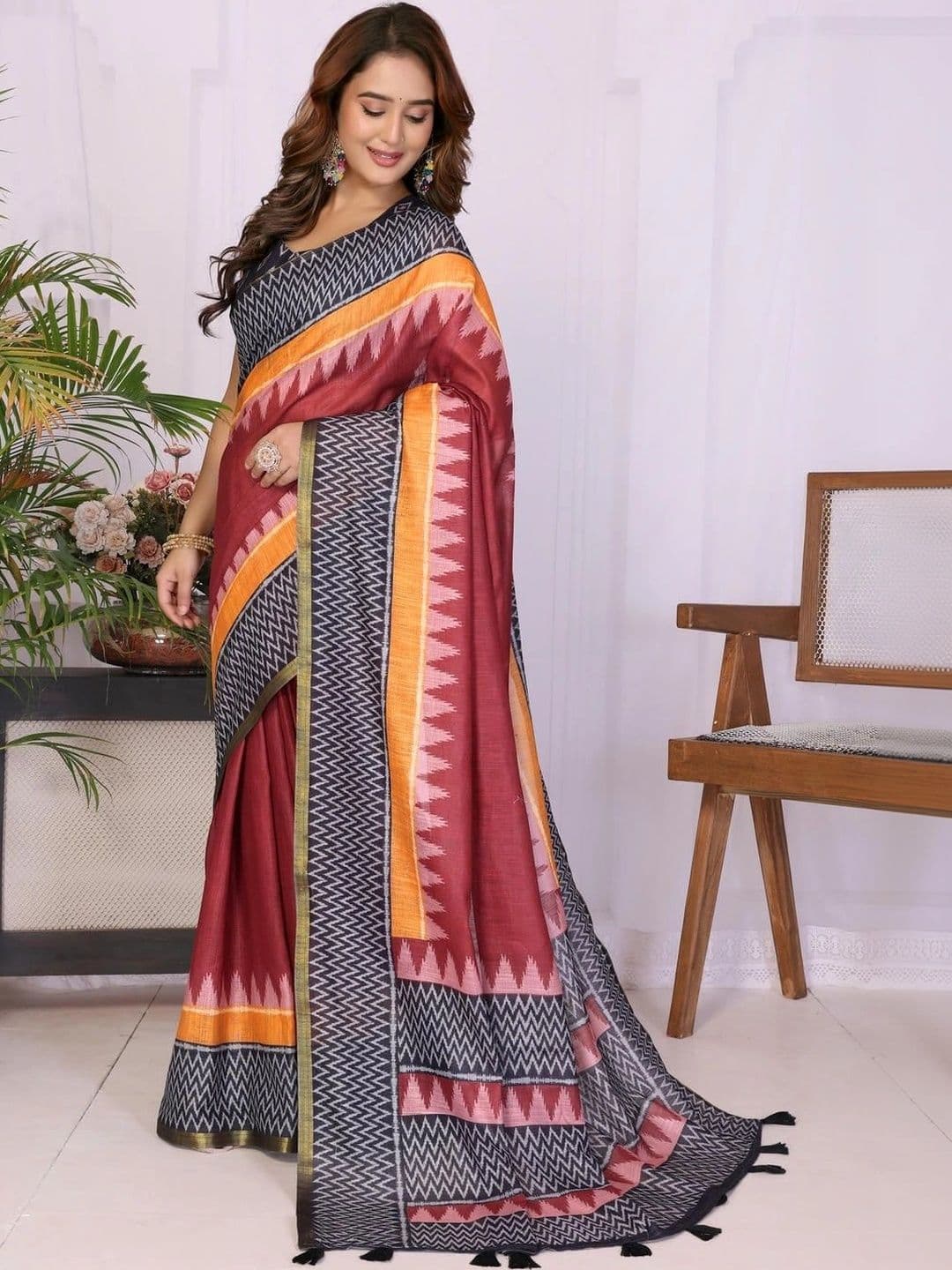 Pixie lane Women Chevron Printed Zari Linen Blend Saree thumbnail 5