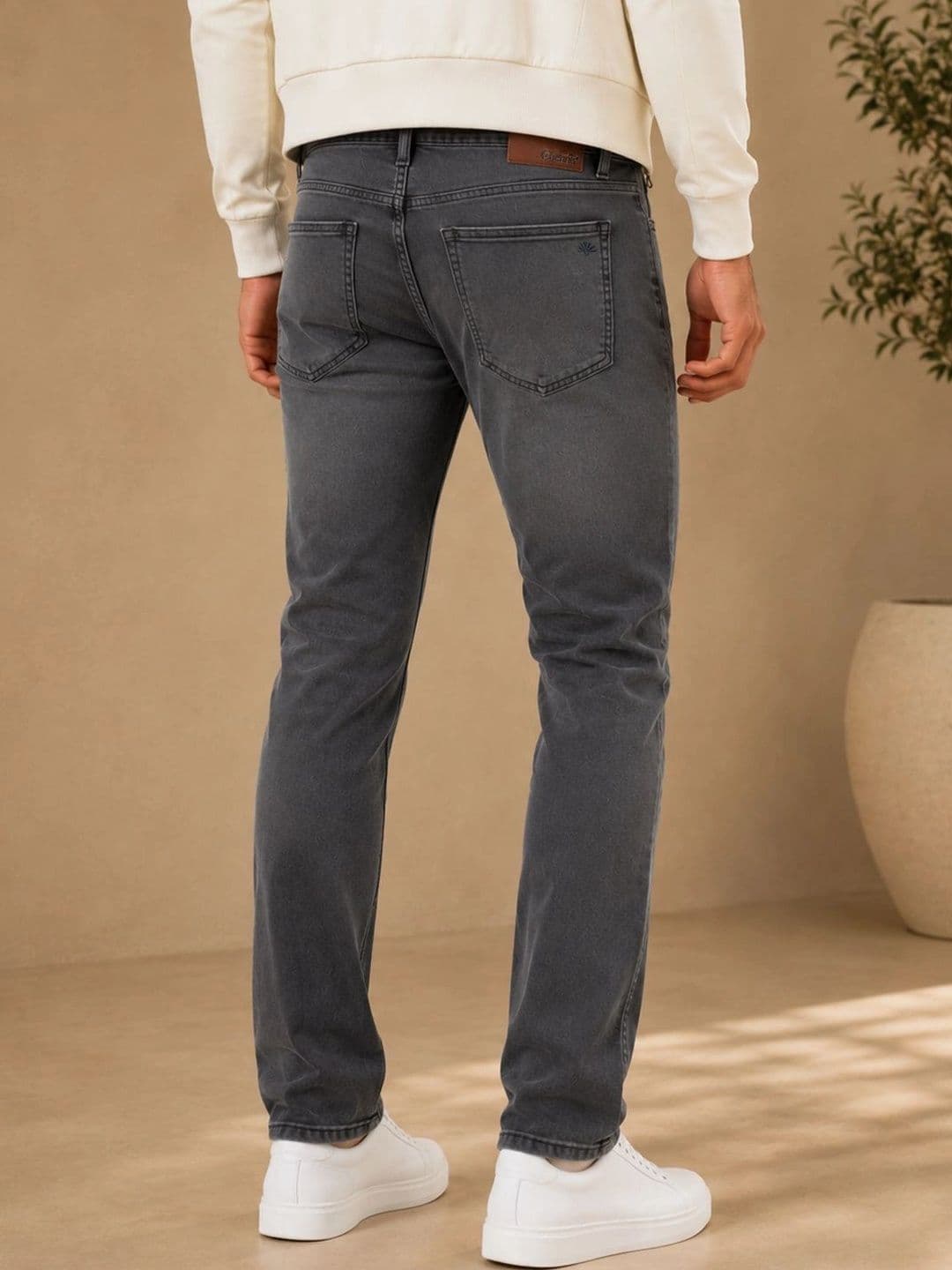 Chennis Men Tapered Fit Mid-Rise Light Fade Stretchable Jeans thumbnail 4
