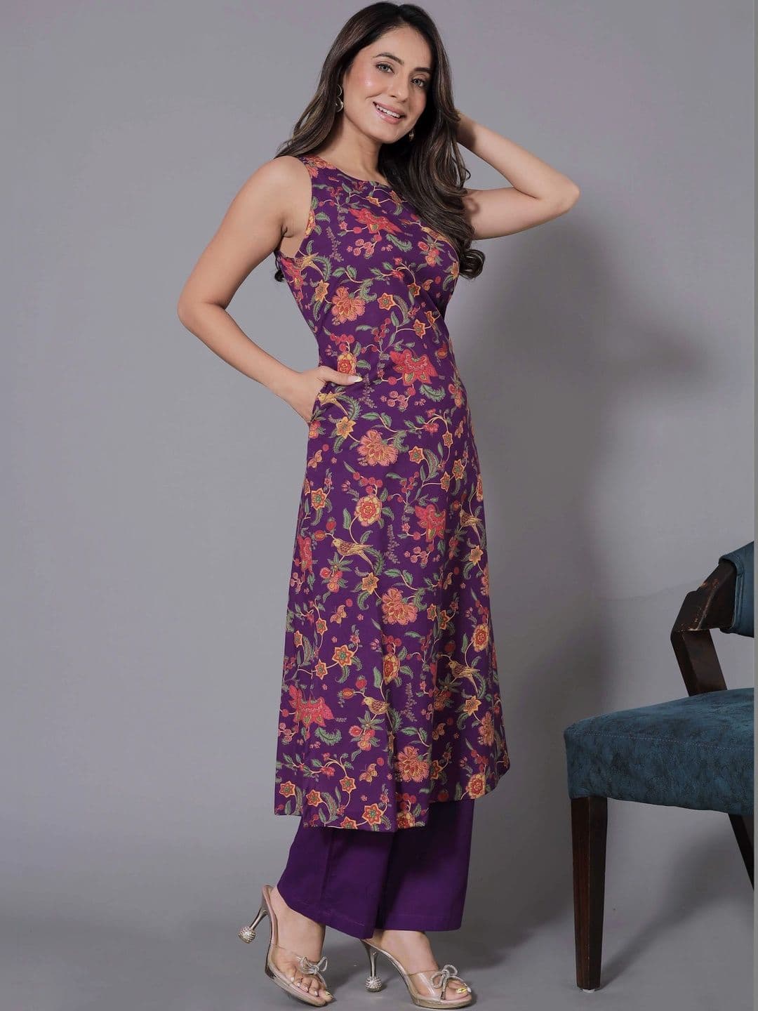 Charan Kanya Women Floral Printed Regular Kurta with Palazzos thumbnail 2