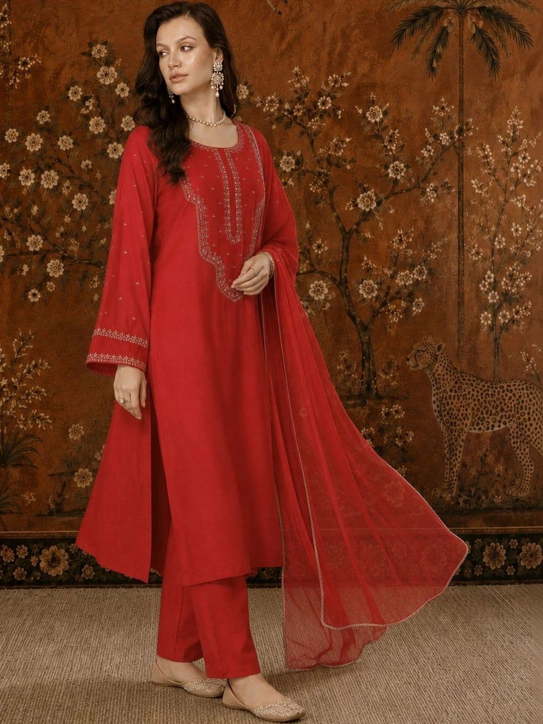 Sangria Women Embroidered Regular Thread Work Kurta with Trousers & With Dupatta thumbnail 3
