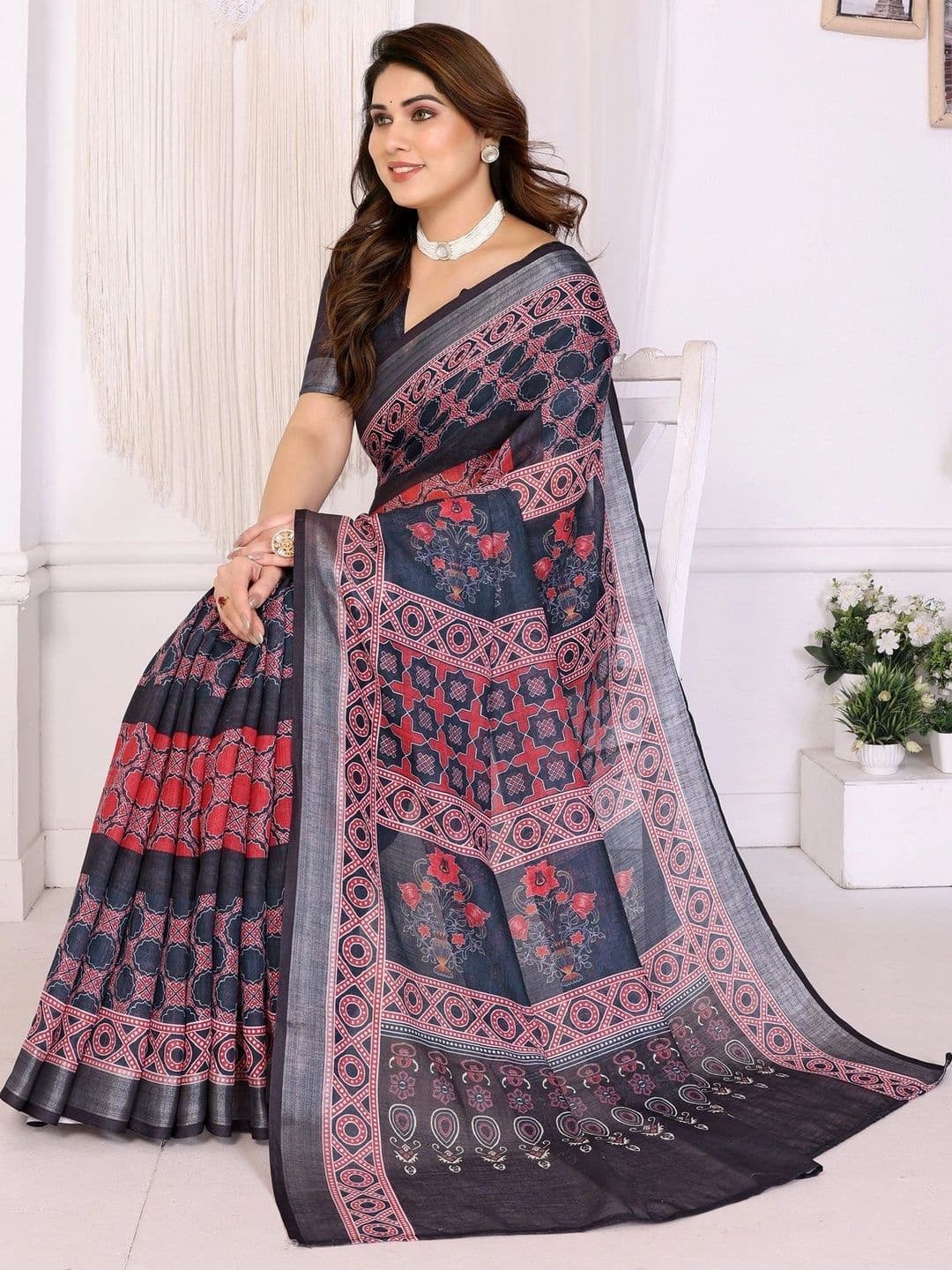 VS MALL Floral Linen Blend Saree thumbnail 5