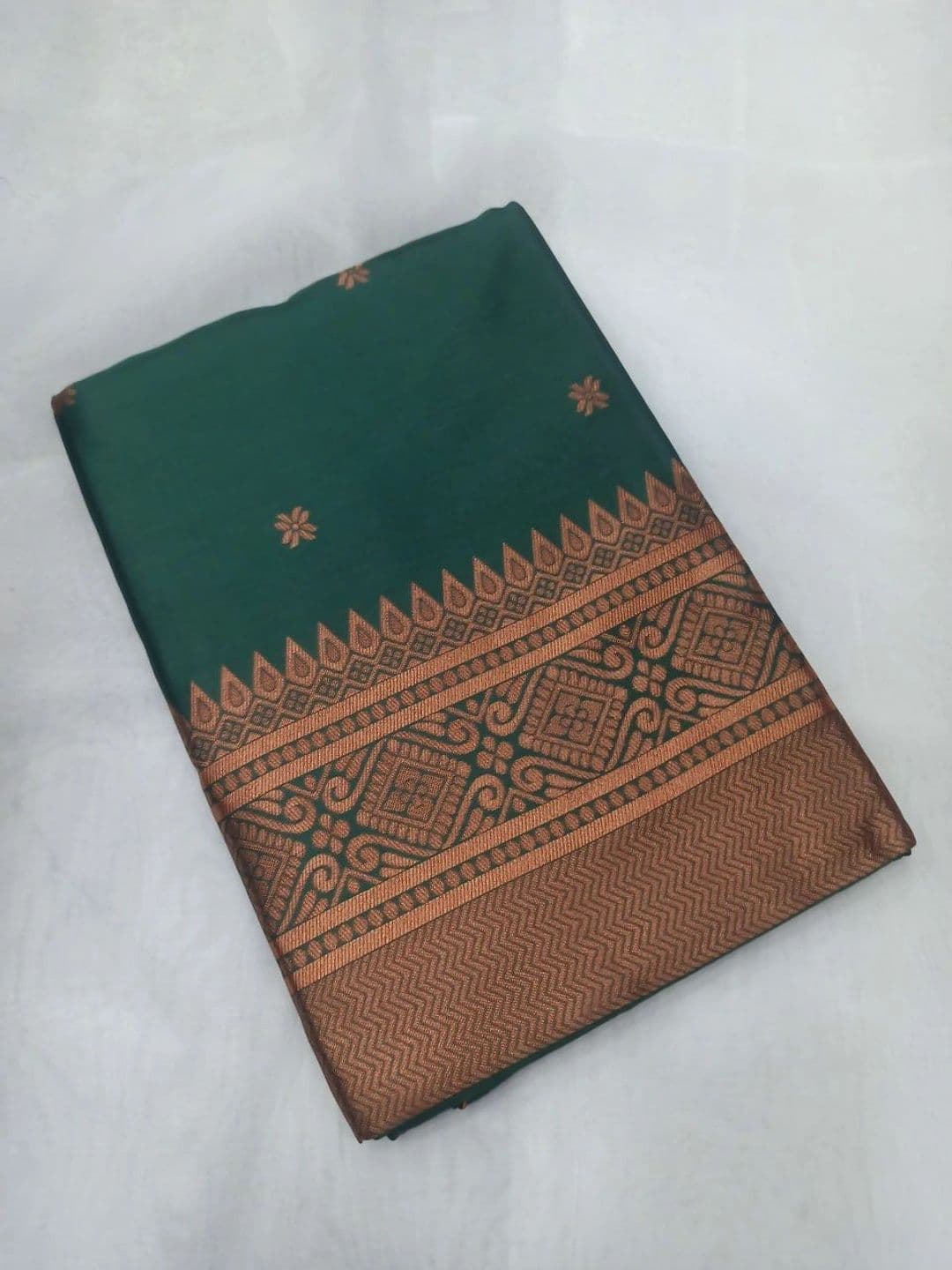 Milvia Ethnic Motifs Zari Silk Blend Designer Banarasi Saree thumbnail 5