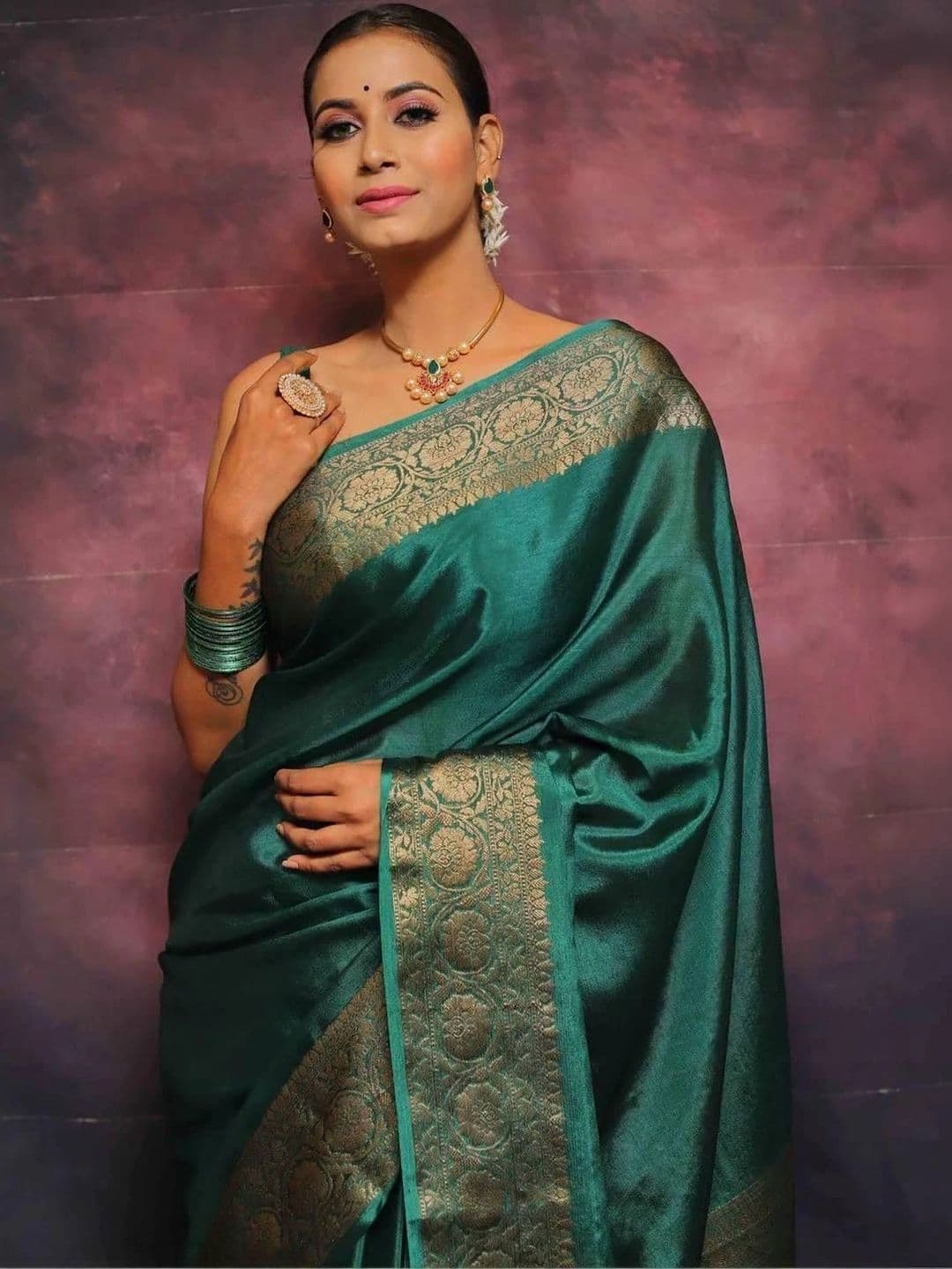 Milvia Ethnic Motifs Zari Silk Blend Designer Banarasi Saree thumbnail 2