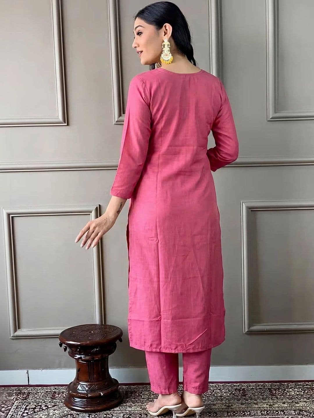 Sangria Women Floral Embroidered Regular Thread Work Kurta with Trousers & With Dupatta thumbnail 4