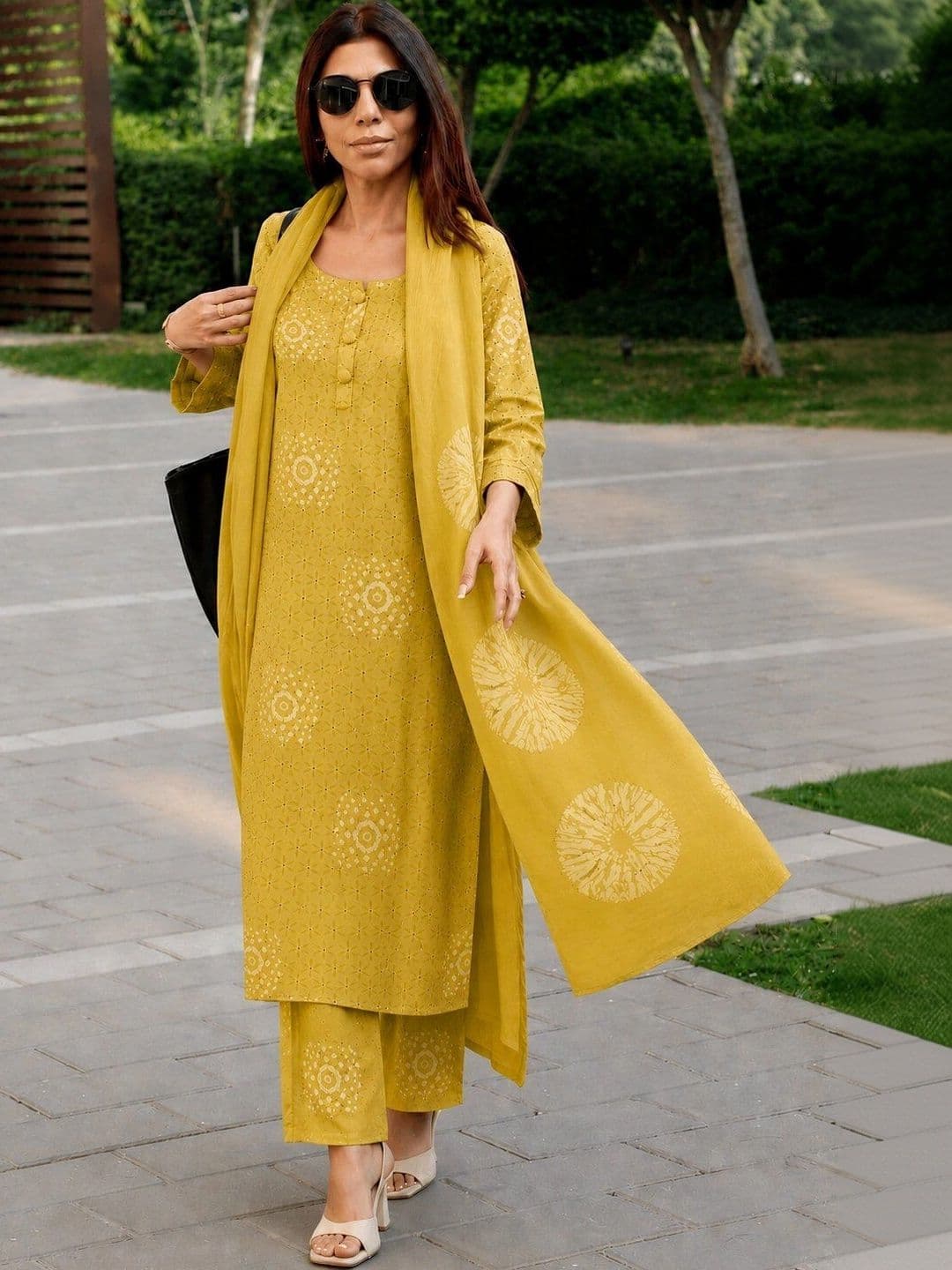 SZN Women Ethnic Motifs Printed Regular Kurta with Trousers & With Dupatta thumbnail 2