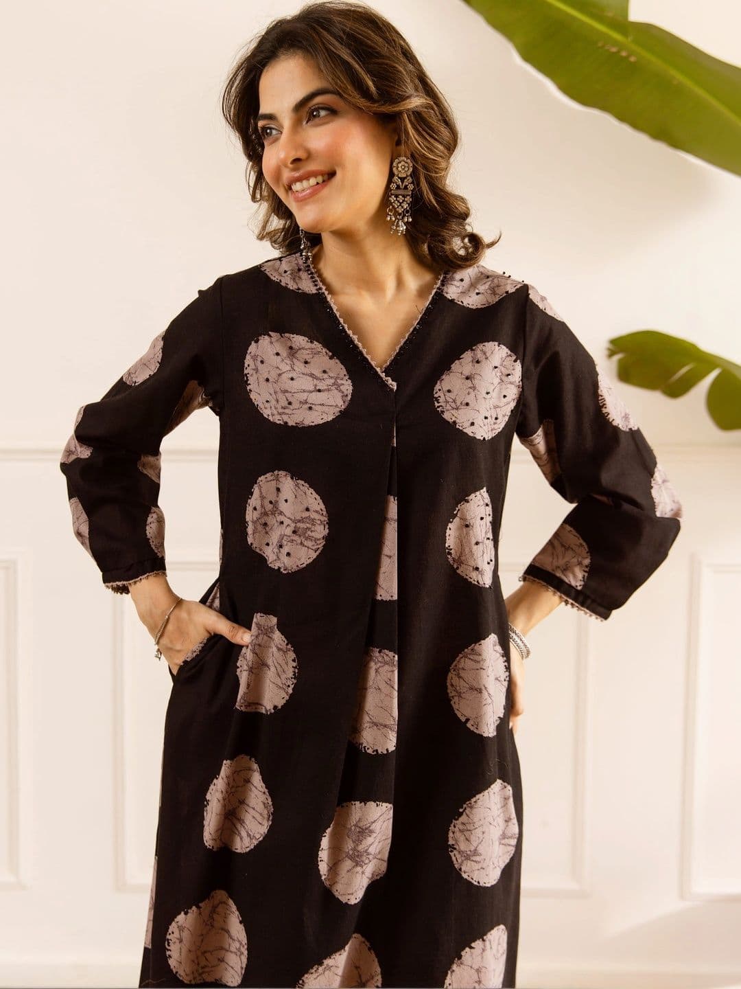 Nehamta Women Printed Regular Kurta with Palazzos thumbnail 7