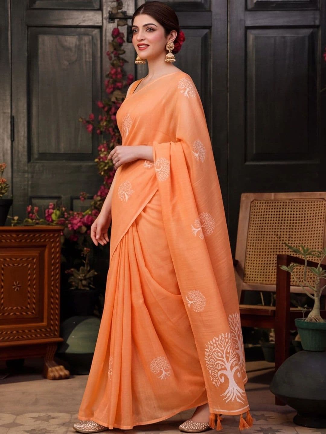 Mitera Woven Design Zari Silk Cotton Fusion Banarasi Saree thumbnail 3