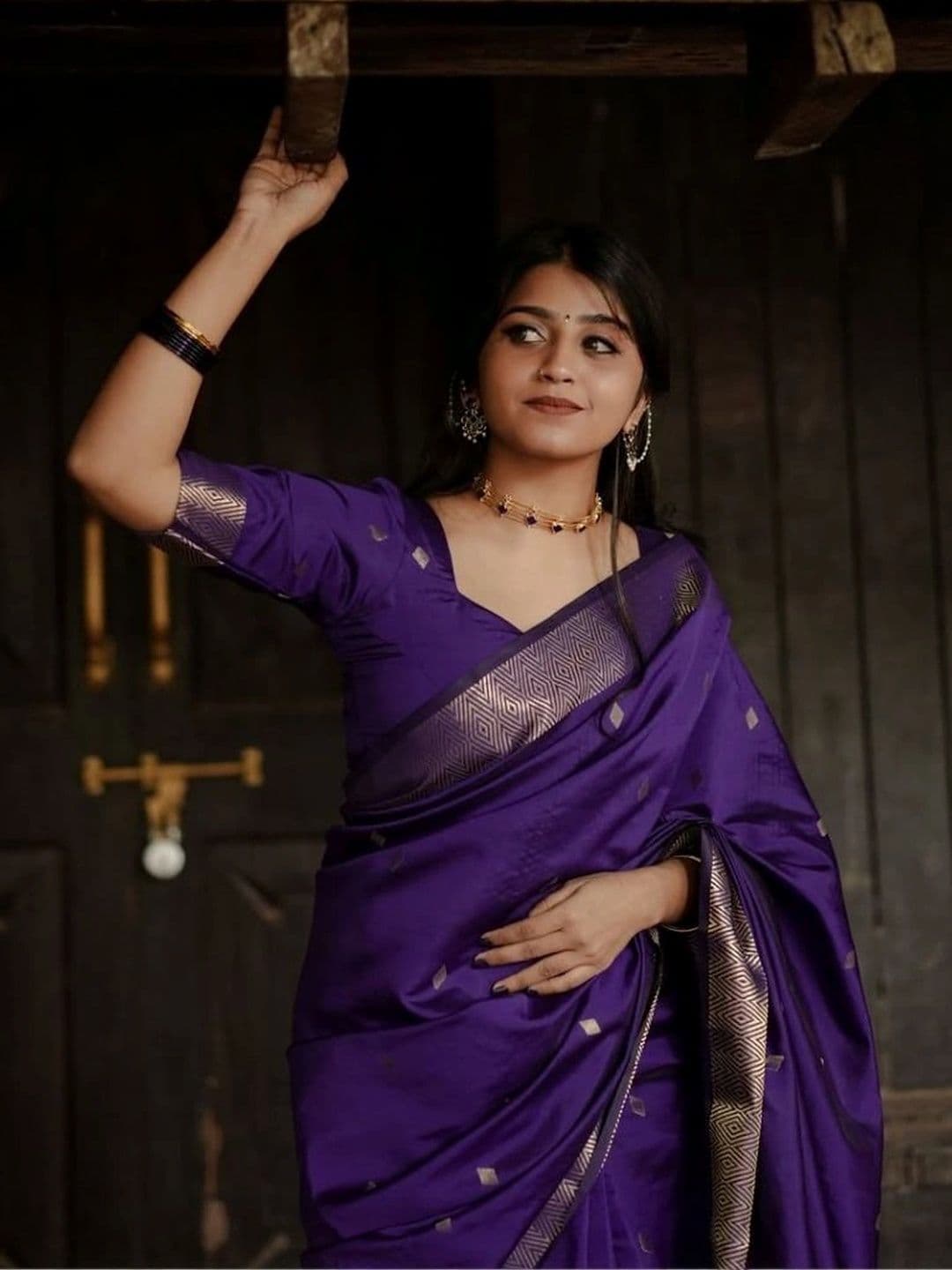 HERE&NOW Woven Design Zari Banarasi Saree thumbnail 2