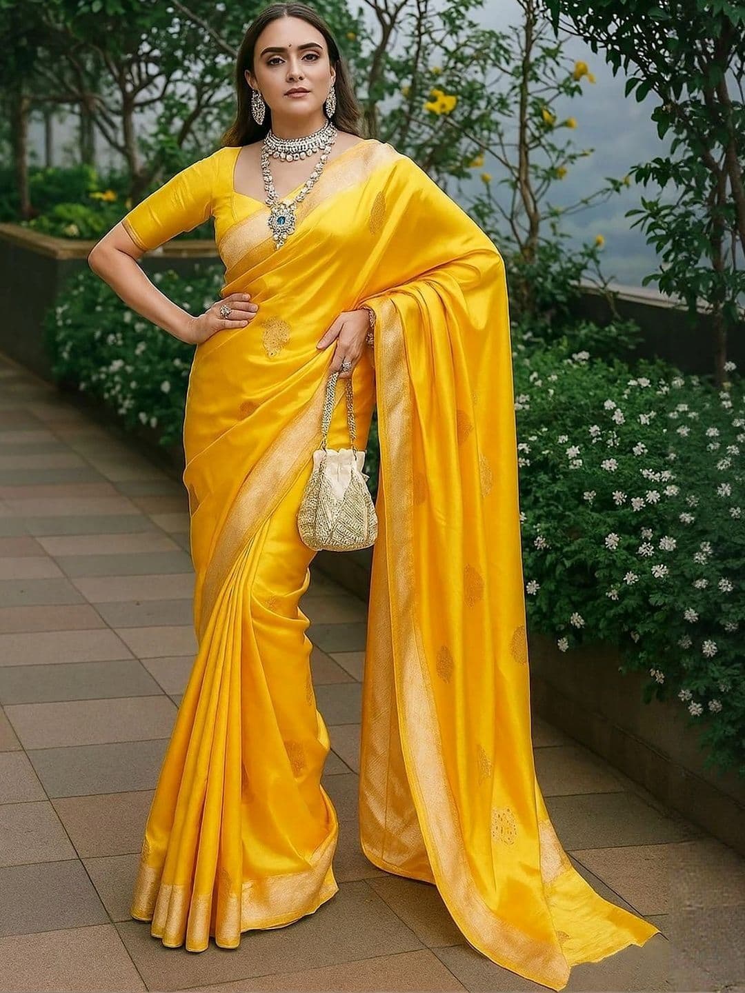 Milvia Ethnic Motifs Zari Silk Blend Designer Kanjeevaram Saree thumbnail 5
