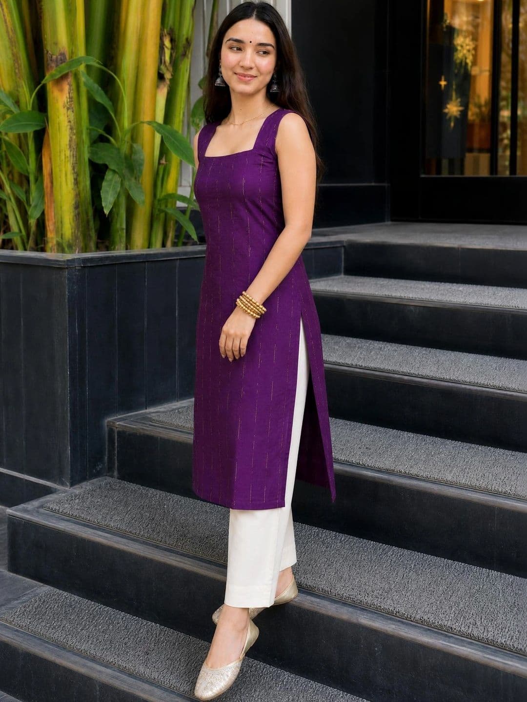 Youthnic Women's Silk Blend Zari Work Sleeveless Straight Kurta thumbnail 2