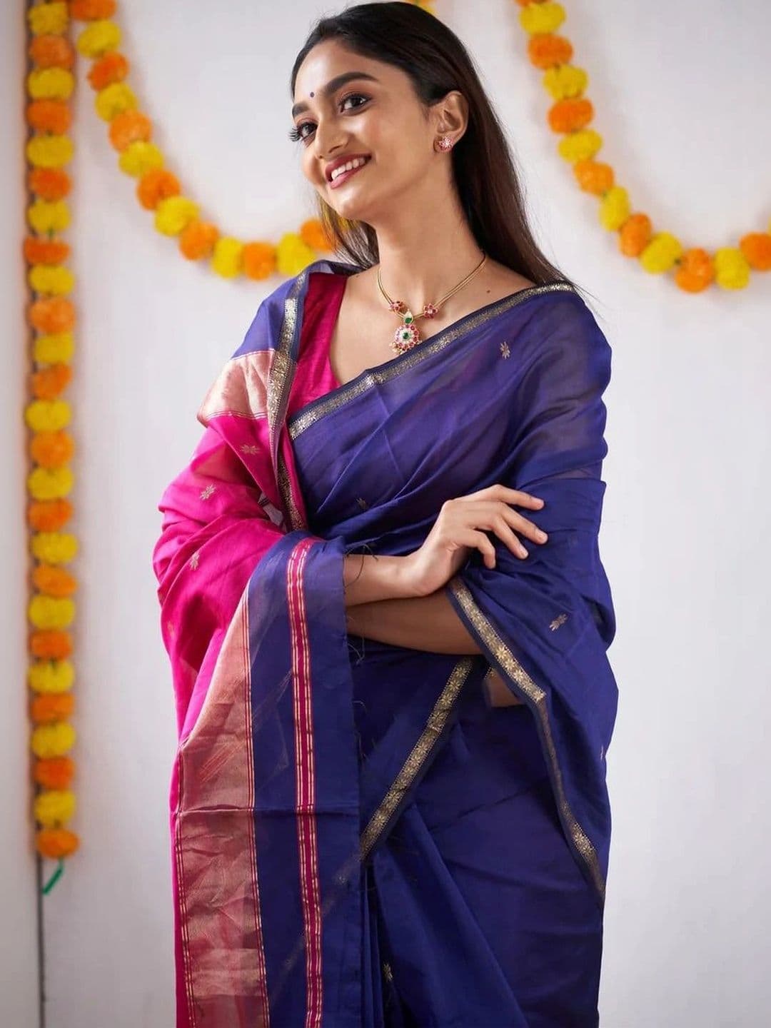 HERE&NOW Striped Zari Silk Blend Banarasi Saree thumbnail 6