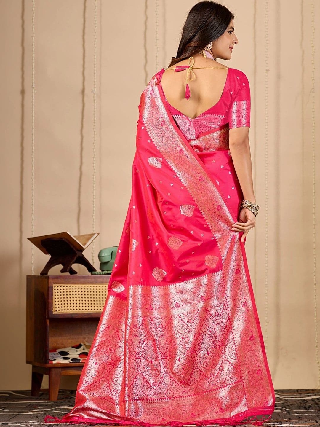 FABRINO Woven Design Zari Banarasi Saree thumbnail 7