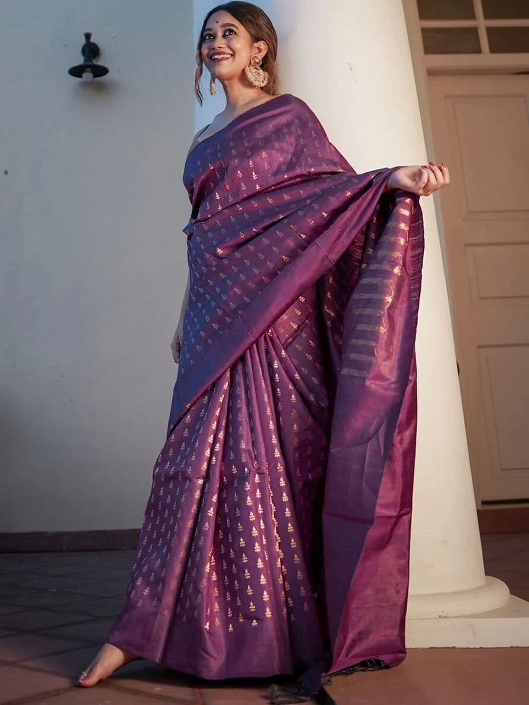 HERE&NOW Woven Design Zari Silk Blend Banarasi Saree thumbnail 2