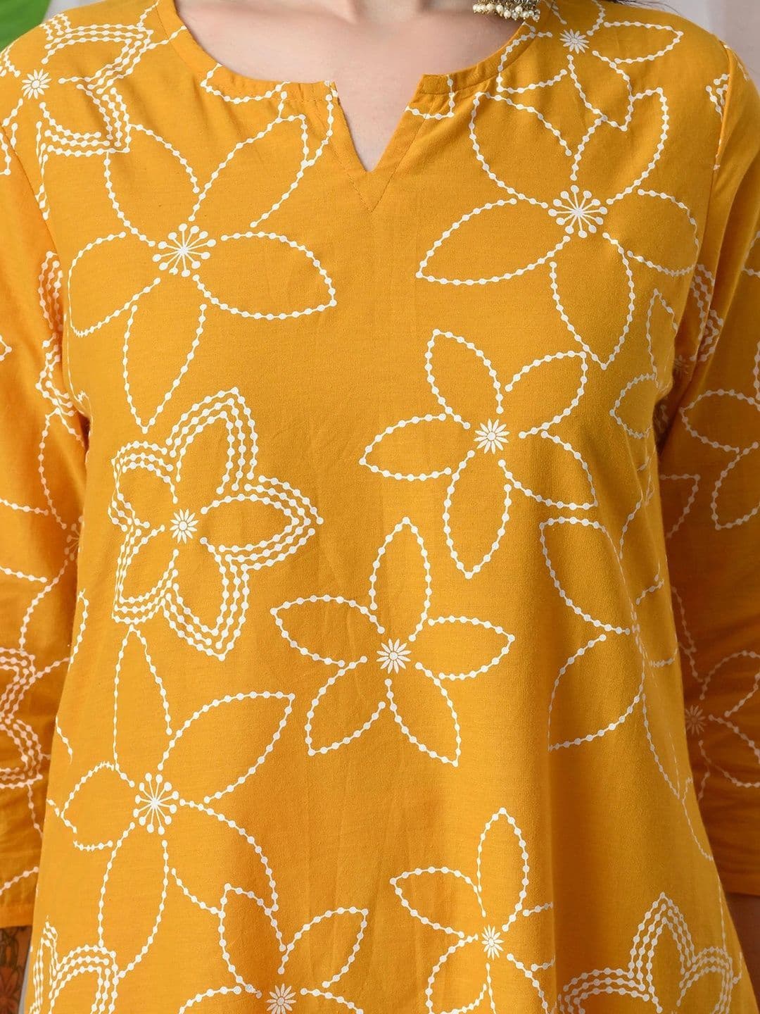 BKApparels Women Floral Printed Regular Pure Cotton Kurta with Trousers thumbnail 4