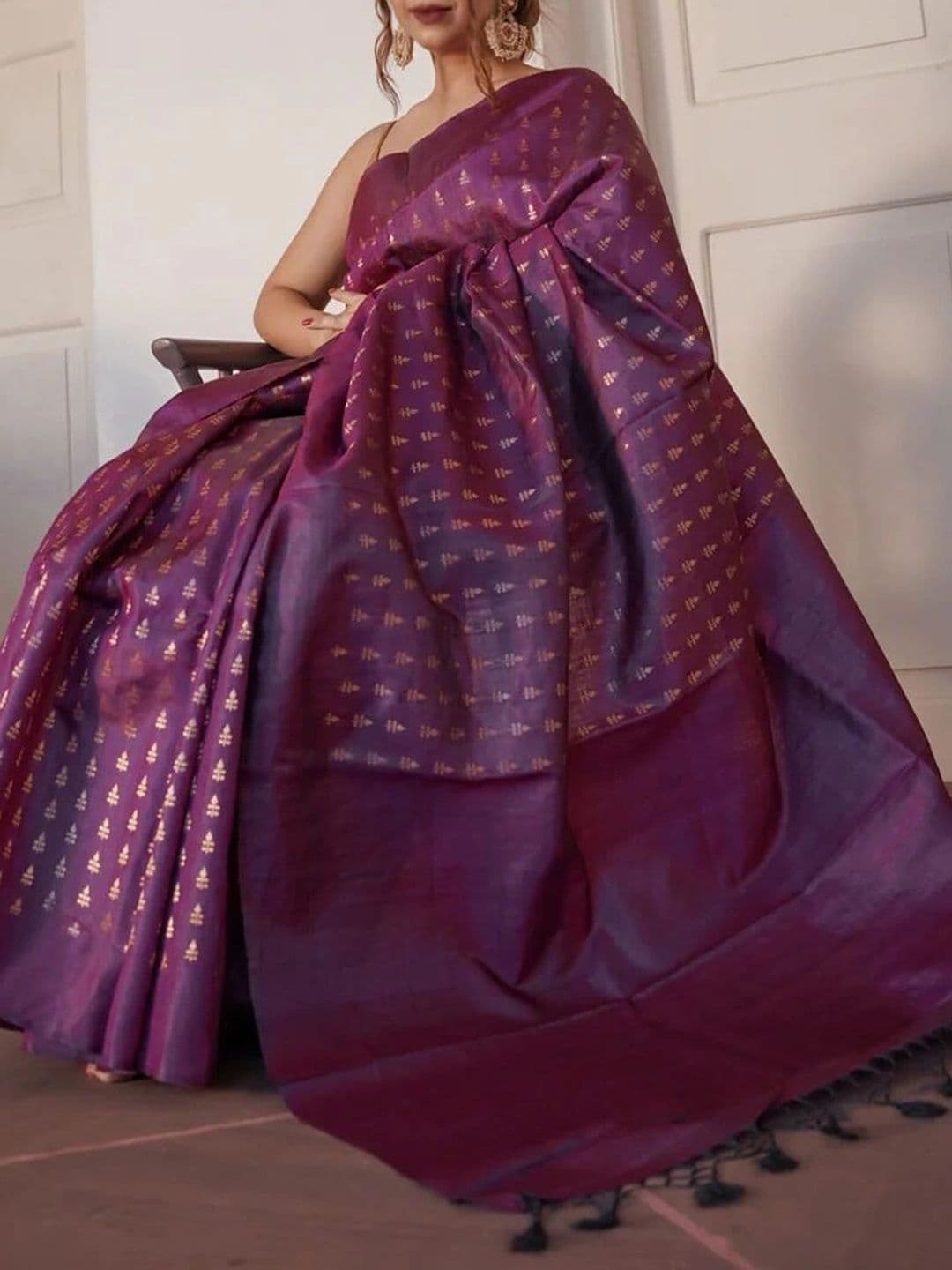 HERE&NOW Woven Design Zari Silk Blend Banarasi Saree thumbnail 7