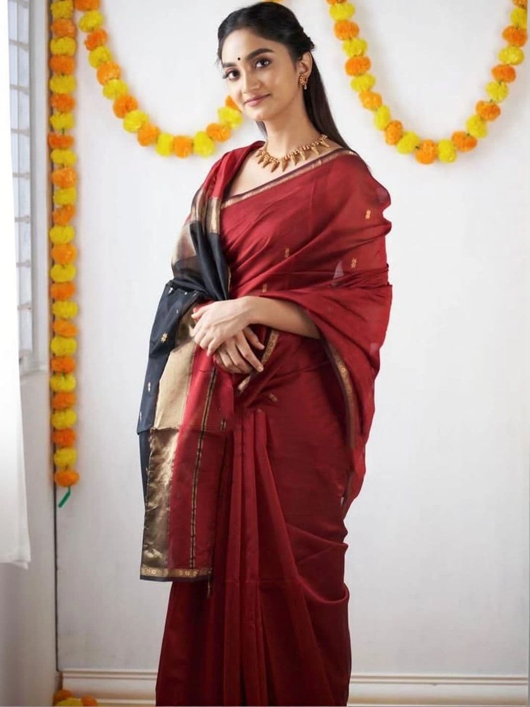 HERE&NOW Woven Design Zari Silk Blend Banarasi Saree thumbnail 7
