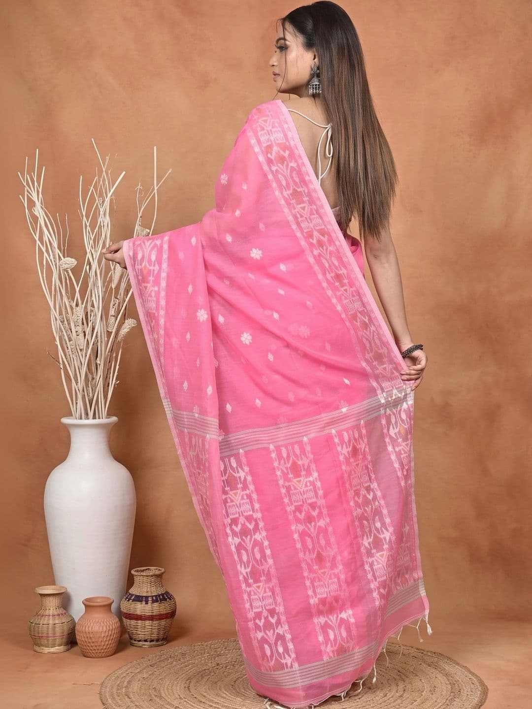 PuJoy Women Ethnic Motifs Sequinned Handloom Saree thumbnail 4