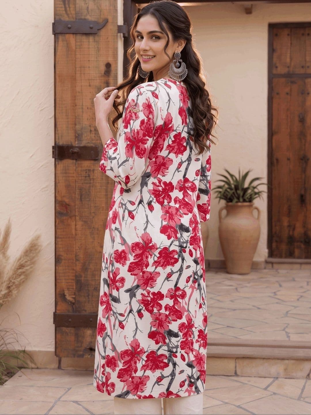 PHYSIL Women Floral Printed Thread Work Floral Kurta thumbnail 3