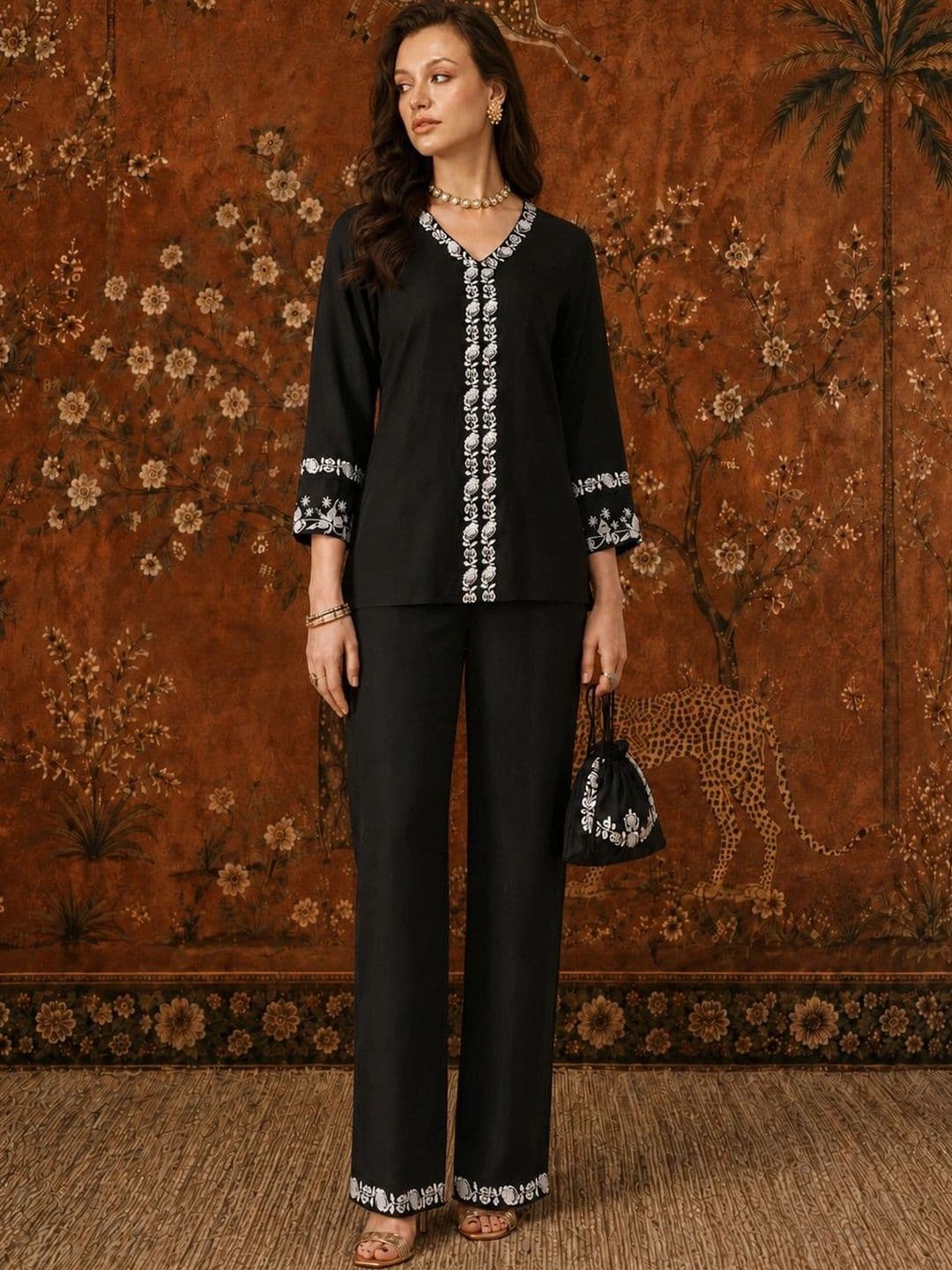 Sangria Women Ethnic Motifs Embroidered Regular Thread Work Kurta with Palazzos thumbnail 4