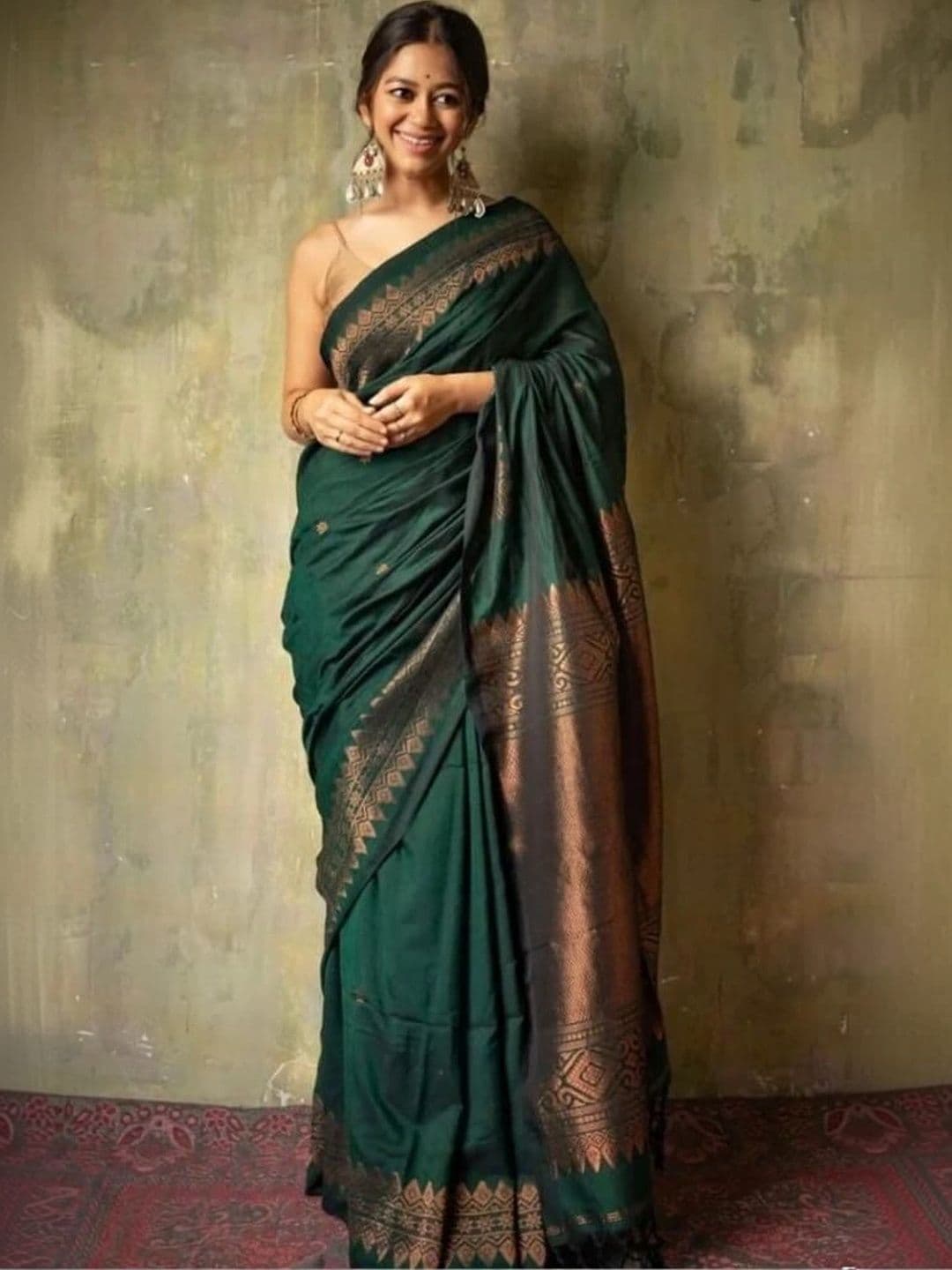 Milvia Ethnic Motifs Zari Silk Blend Designer Banarasi Saree thumbnail 2