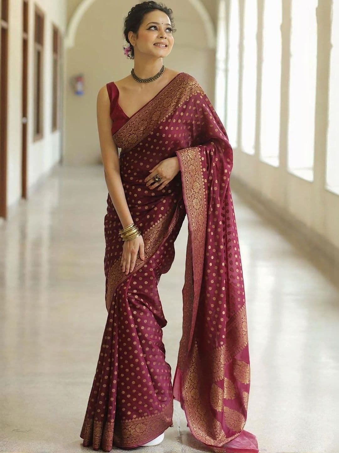 Milvia Polka Dot Zari Silk Blend Designer Kanjeevaram Saree thumbnail 6
