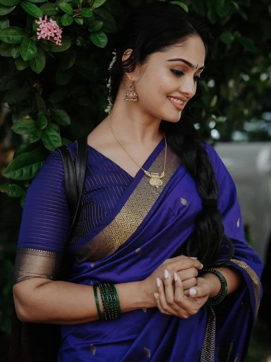 HERE&NOW Women Woven Design Zari Banarasi Saree thumbnail 6