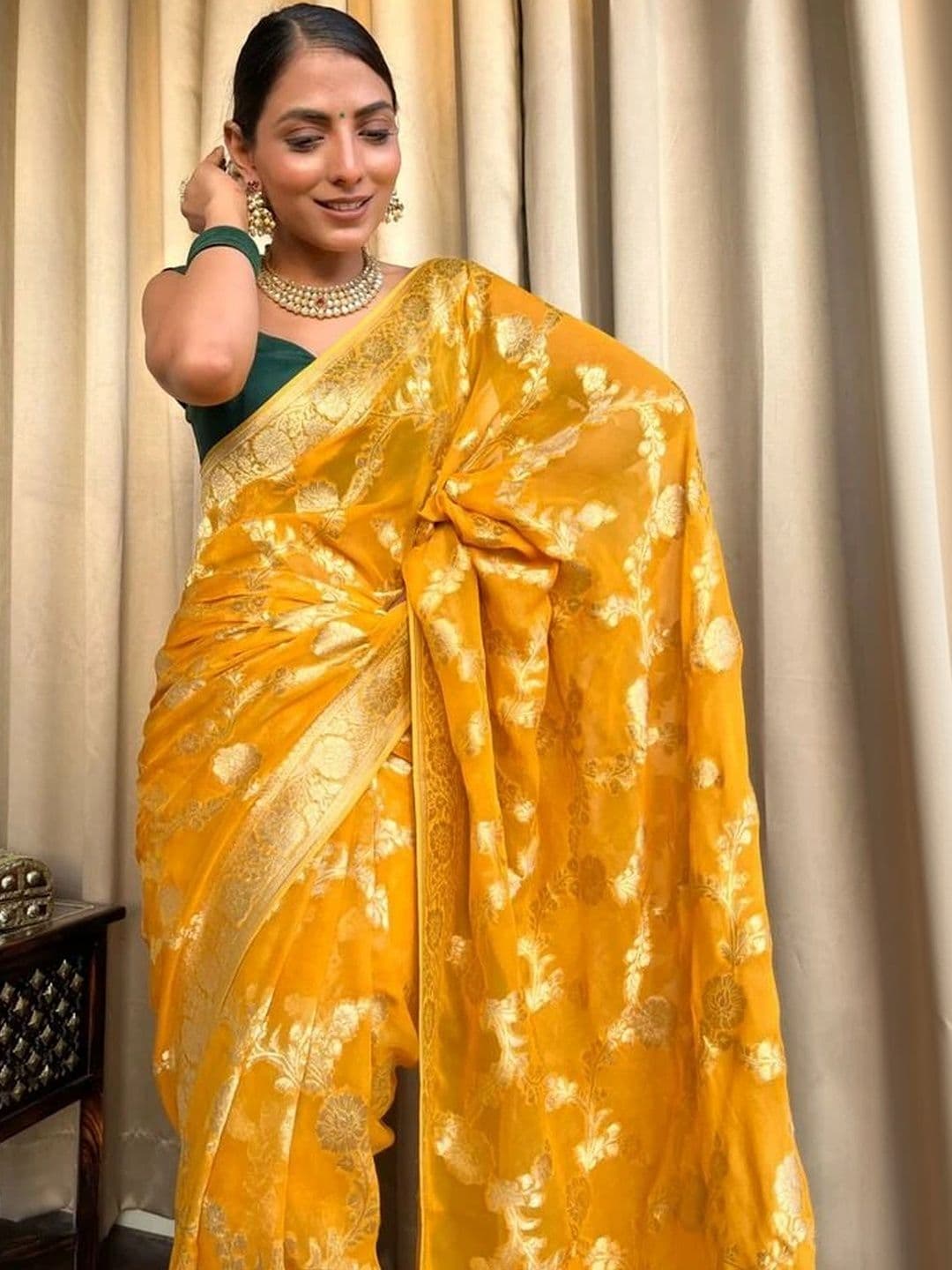 HERE&NOW Woven Design Zari Silk Blend Banarasi Saree thumbnail 6