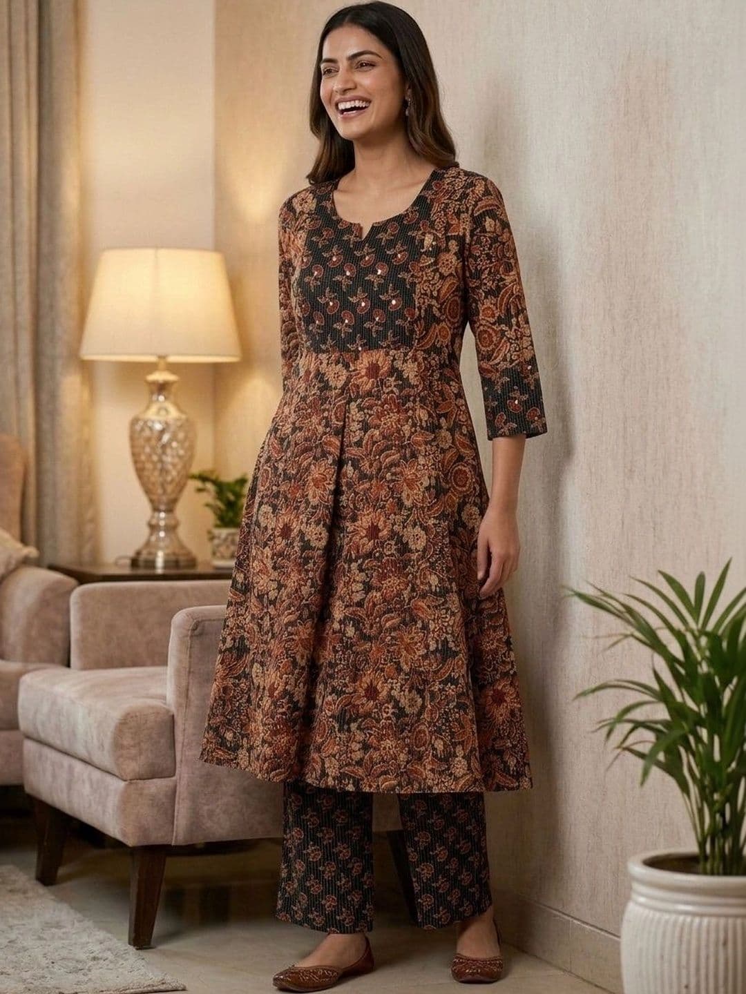 Sangria Women Floral Printed Regular Pure Cotton Kurta with Palazzos thumbnail 3