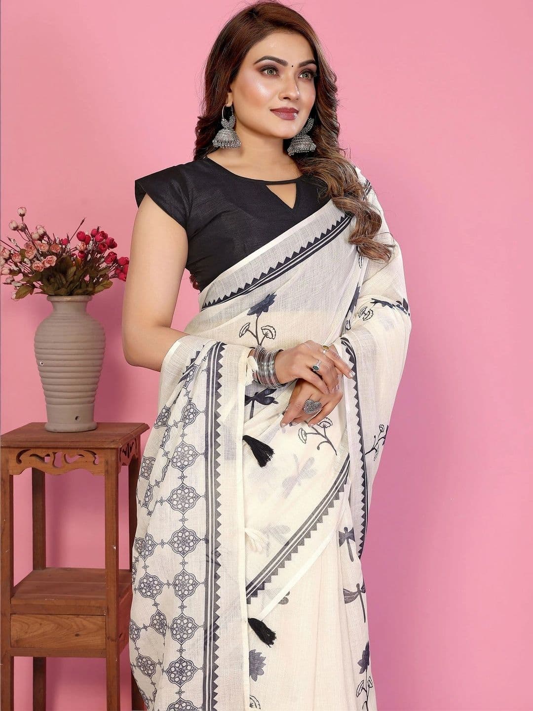 VS MALL Floral Linen Blend Saree thumbnail 2