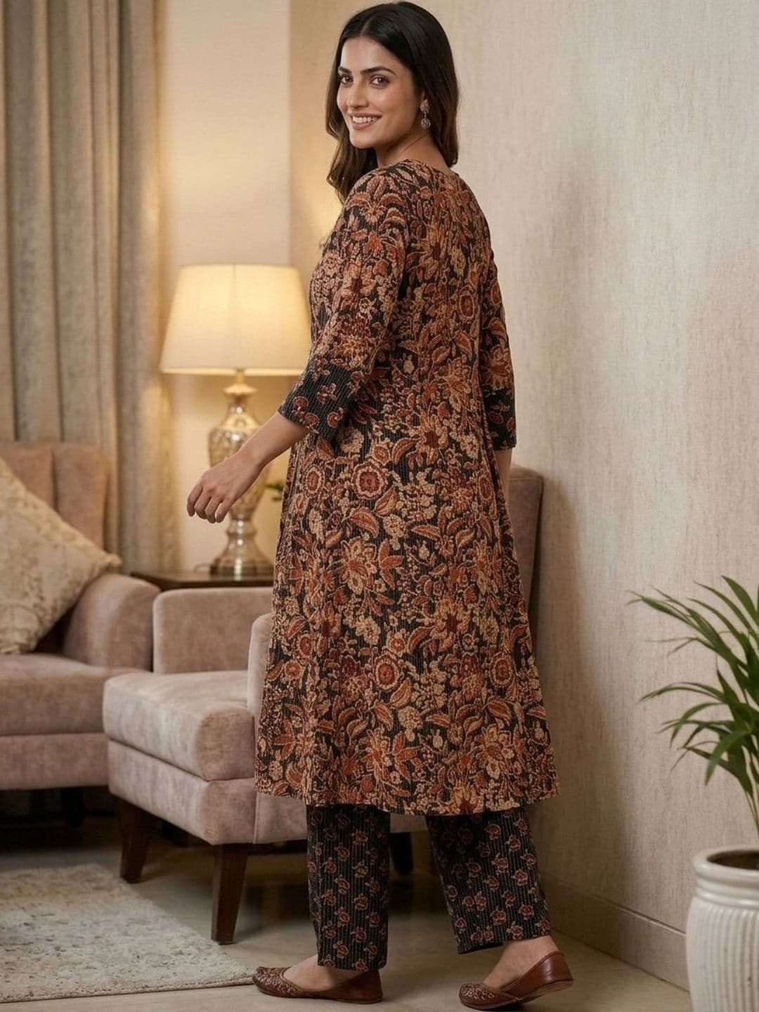 Sangria Women Floral Printed Regular Pure Cotton Kurta with Palazzos thumbnail 5