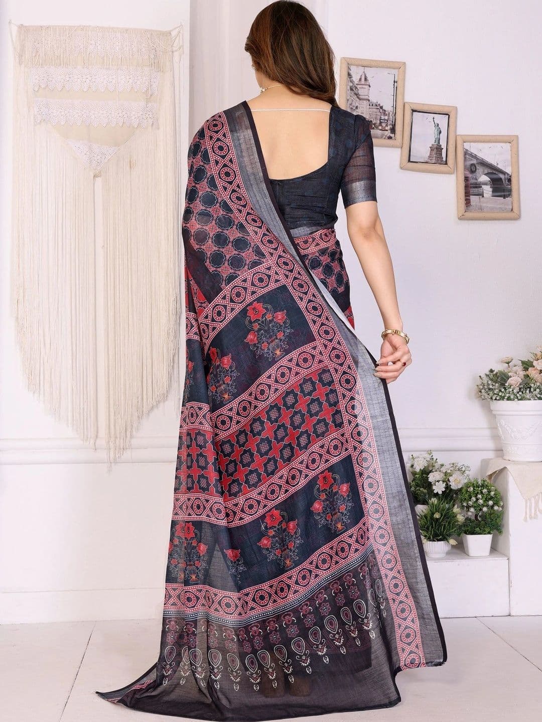 VS MALL Floral Linen Blend Saree thumbnail 4