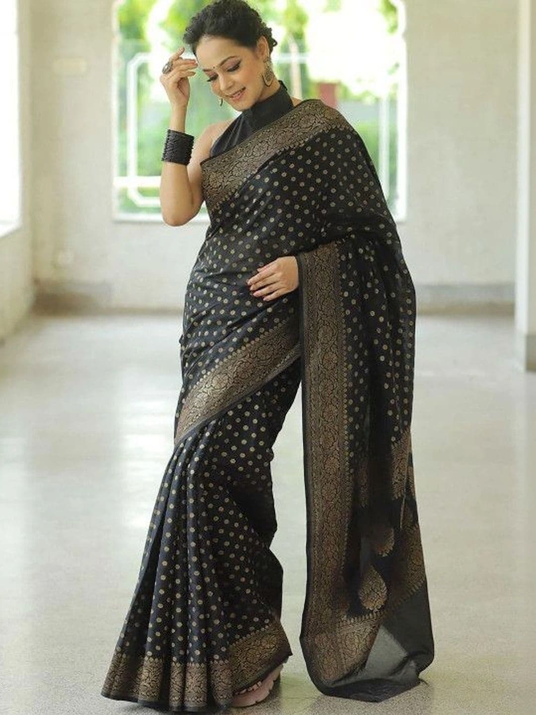 Milvia Woven Design Zari Silk Blend Designer Banarasi Saree thumbnail 5