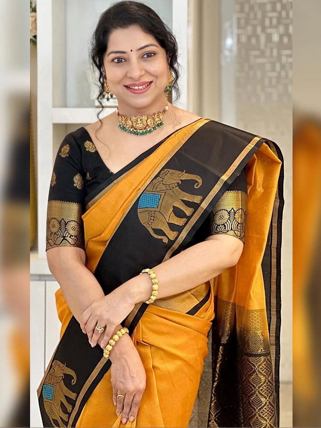 HERE&NOW Woven Design Zari Silk Blend Banarasi Saree thumbnail 4