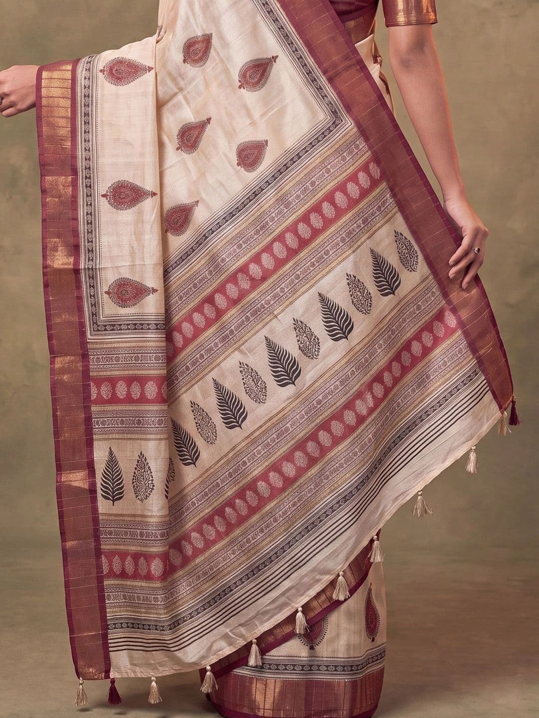Anouk Ethnic Motifs Silk Cotton Designer Tussar Saree thumbnail 2
