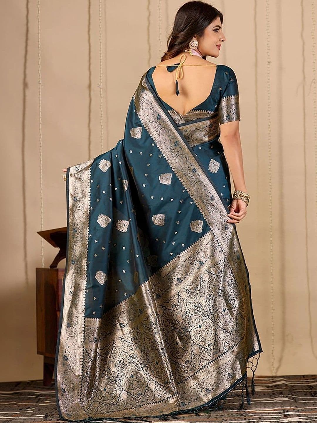 FABRINO Woven Design Zari Banarasi Saree thumbnail 2